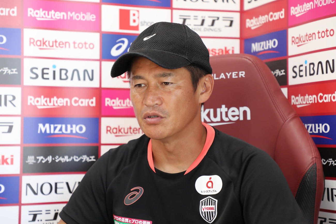 バルセロナ戦に向けたオンライン取材に応じる神戸の吉田監督（C）VISSEL KOBE