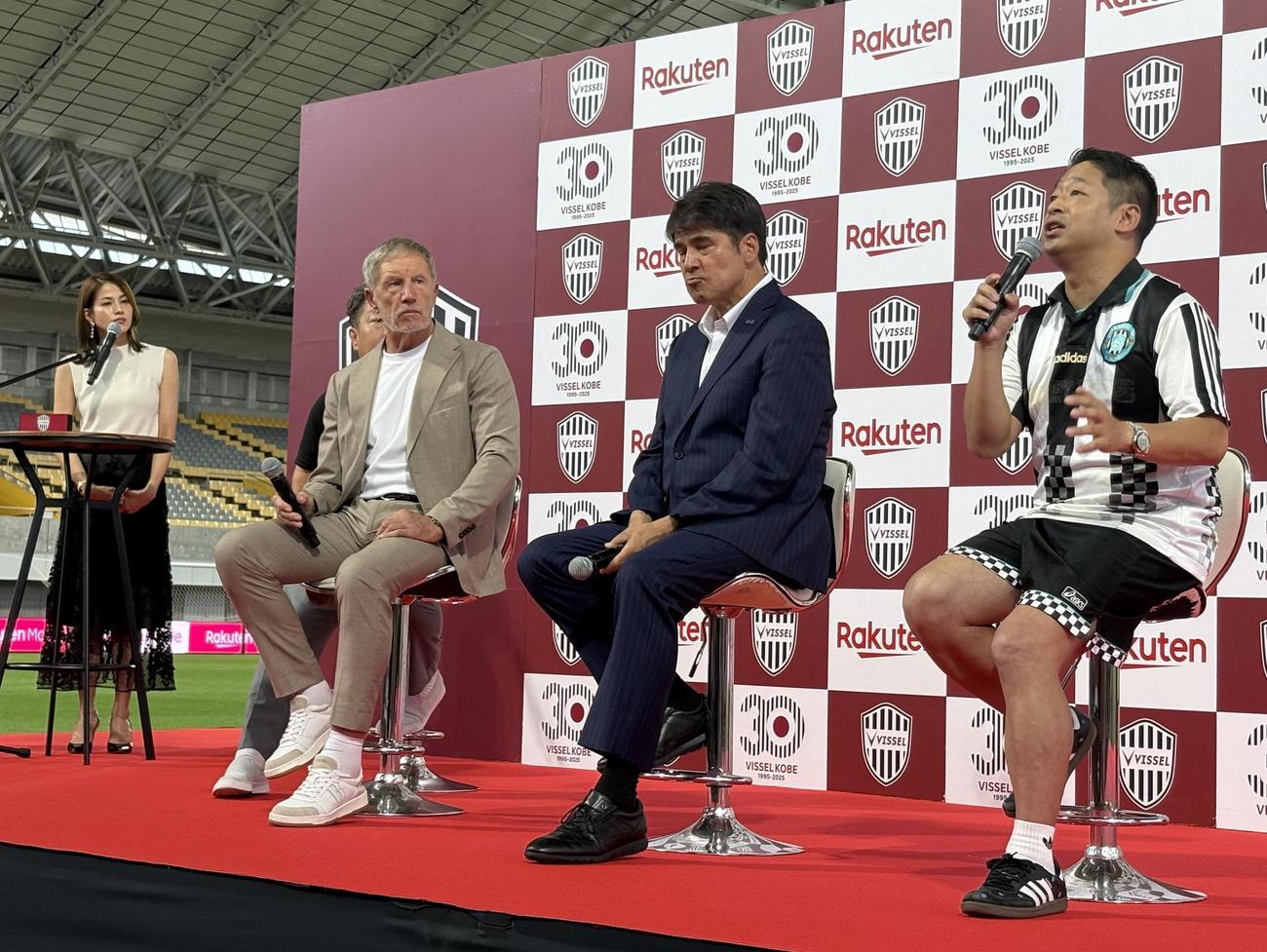 30周年記念トークショー登壇した（右から）安田大サーカスの安田団長、永島昭浩氏、スチュアート・バクスター氏
