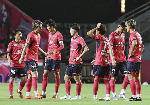 FC東京に敗れ、厳しい表情のC大阪イレブン（共同）