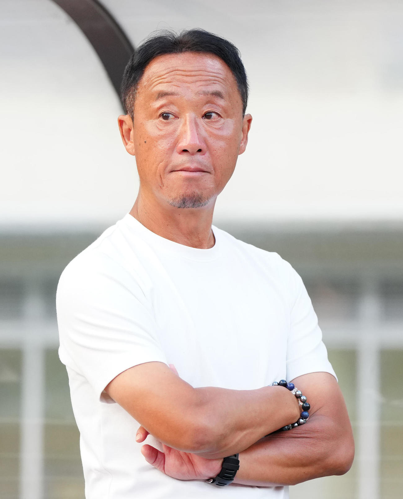 町田対京都　試合前、ベンチ前に立つ町田黒田監督（撮影・江口和貴）