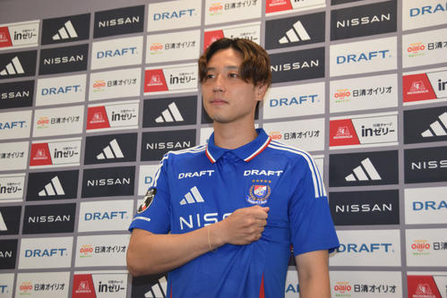 横浜】角田涼太朗が会見「ここからまた新しい幕開け」イングランドから