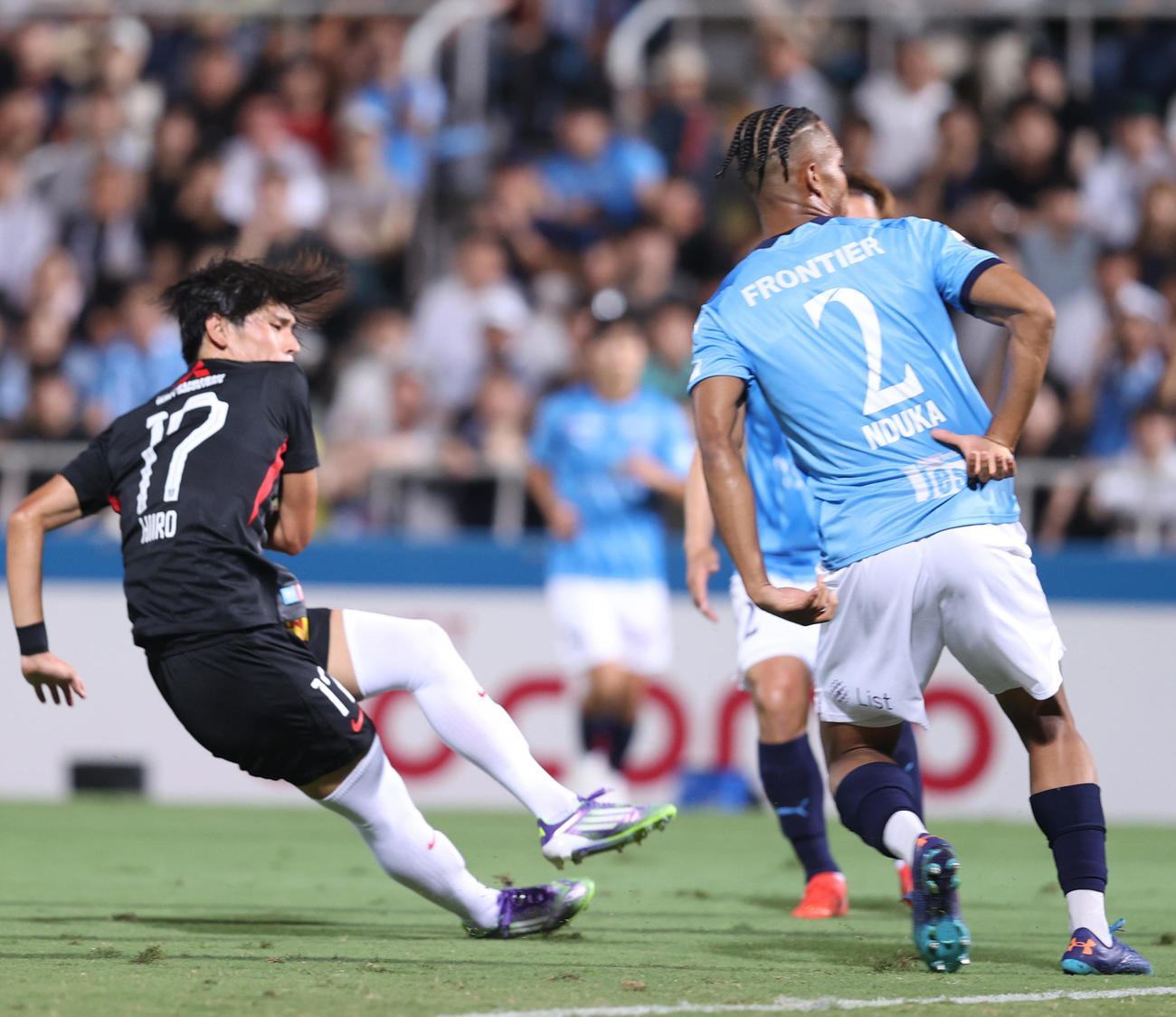 横浜FC対浦和　後半、シュートを放つ浦和小森（撮影・水谷安孝）
