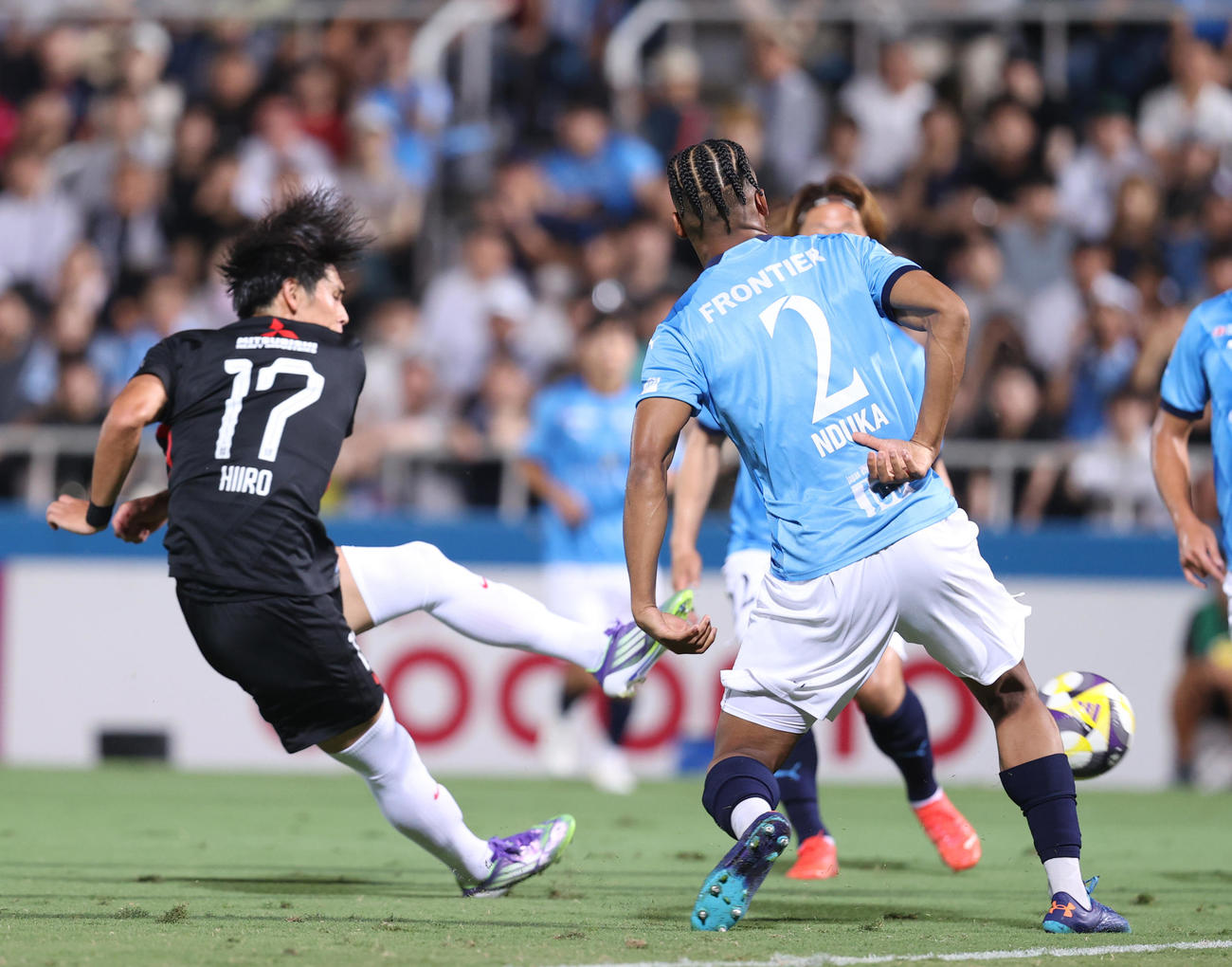 横浜FC対浦和　後半、シュートを放つ浦和小森（撮影・水谷安孝）