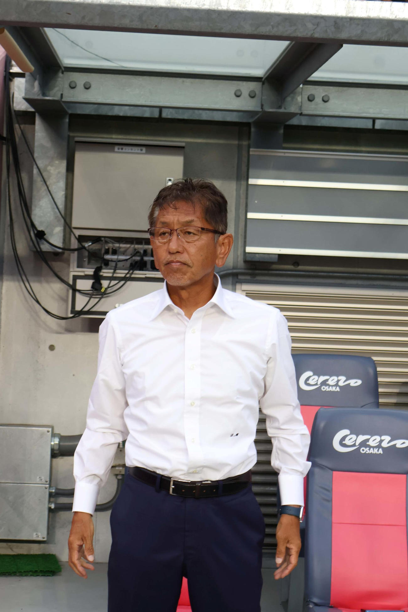 開幕戦で指揮を執るC大阪ヤンマー松田岳夫監督
