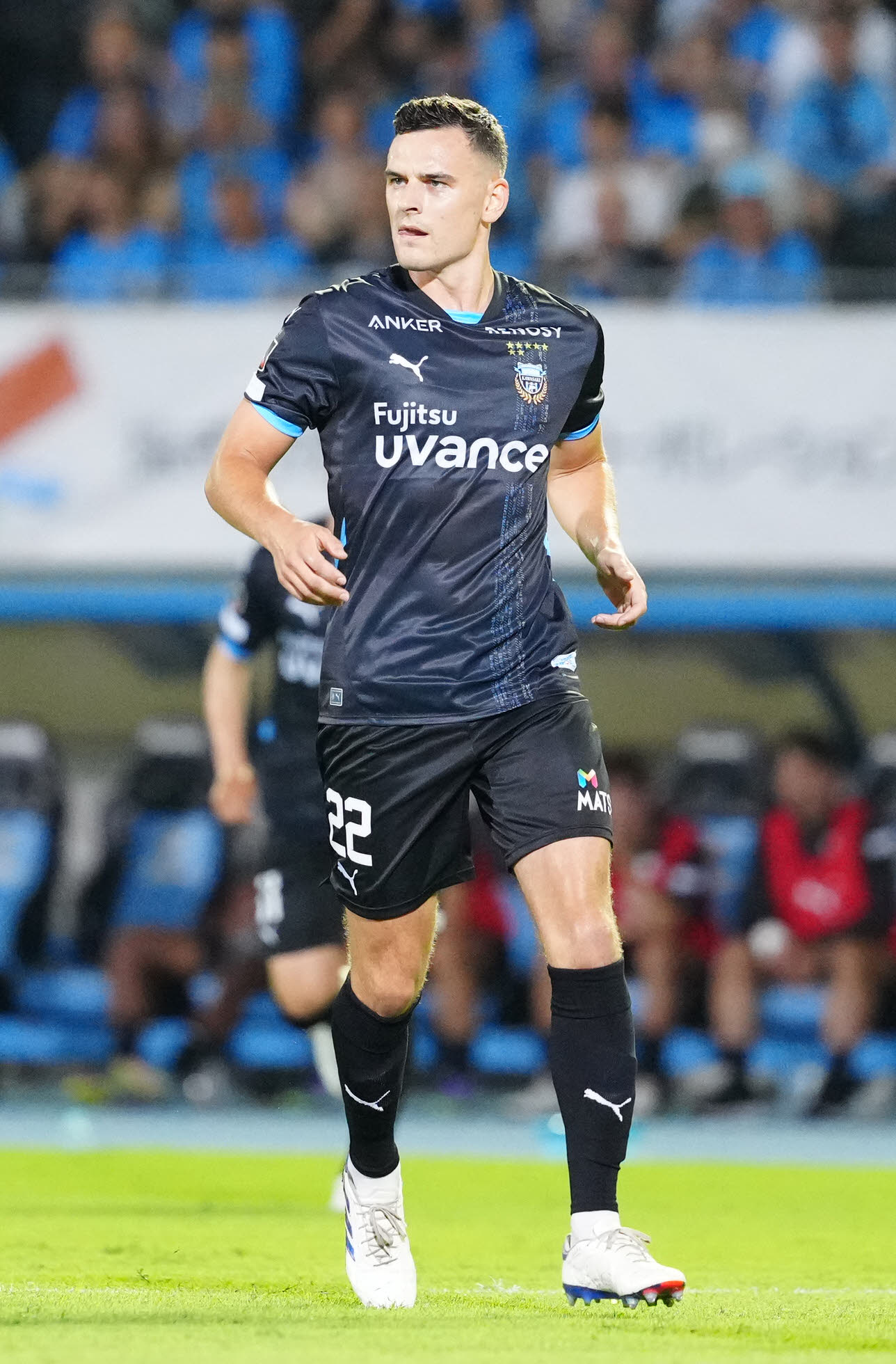 川崎F対福岡　前半、先発出場する川崎Fウレモビッチ（撮影・江口和貴）