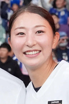 塩越柚歩（2024年10月撮影）