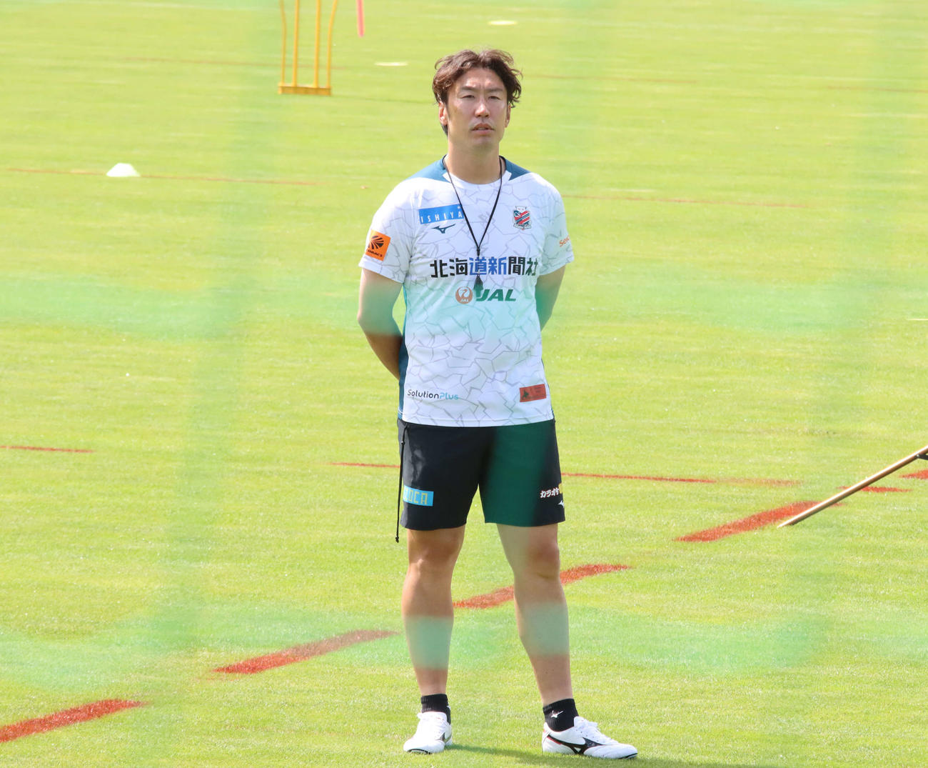 就任後初練習に参加した札幌の柴田監督（撮影・保坂果那）