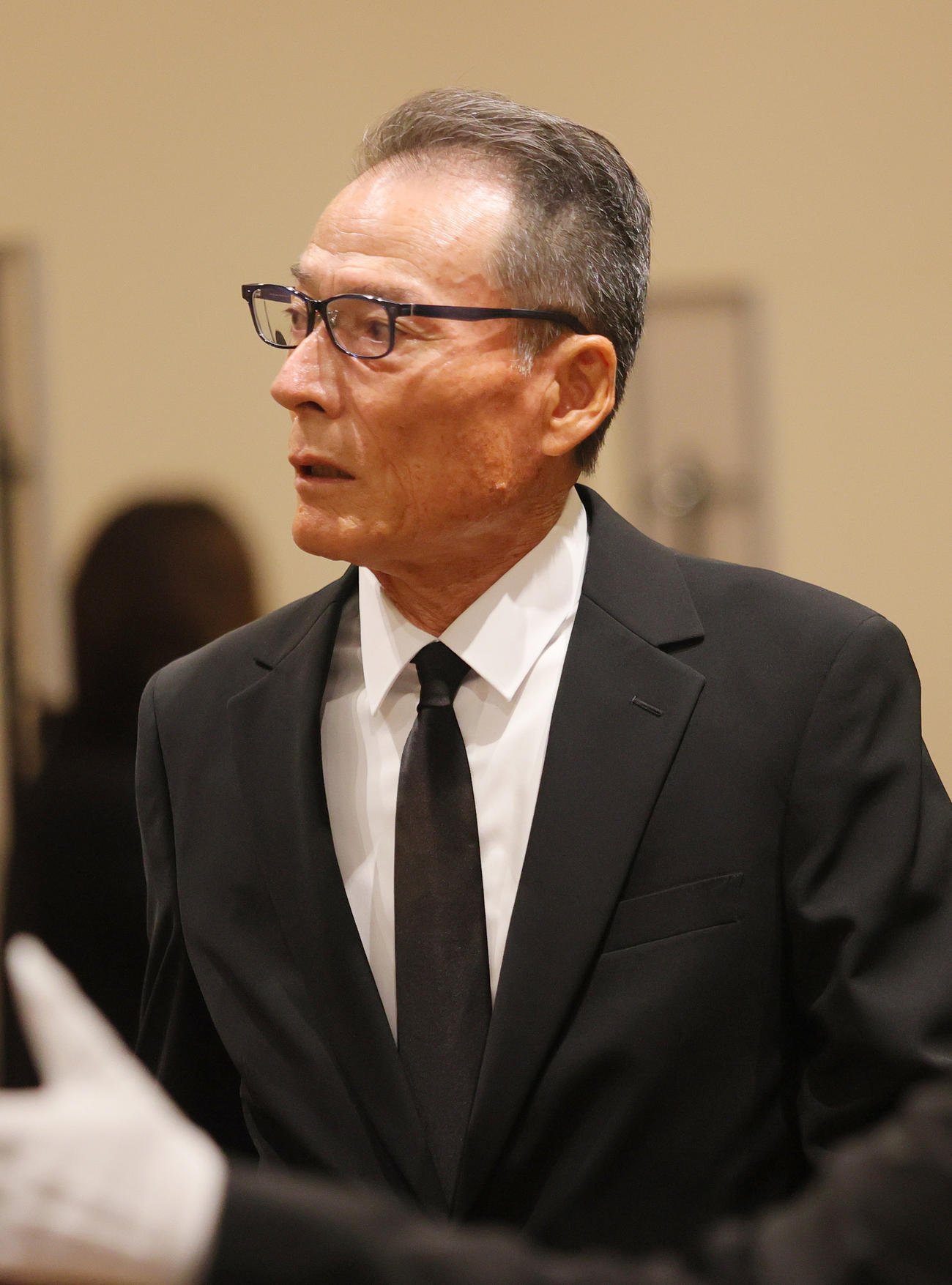 釜本邦茂さんの弔問に訪れた副島氏（撮影・上山淳一）