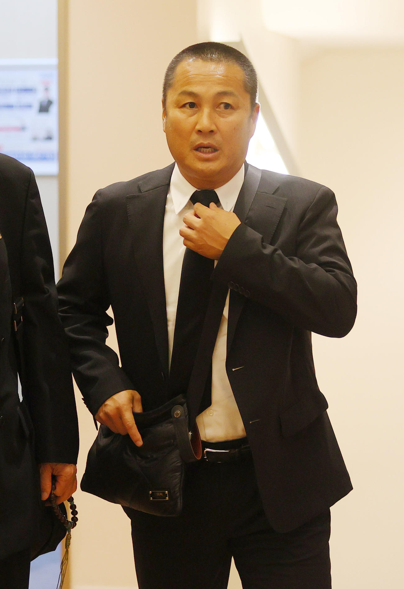 釜本邦茂さんの弔問に訪れたC大阪森島会長（撮影・上山淳一）