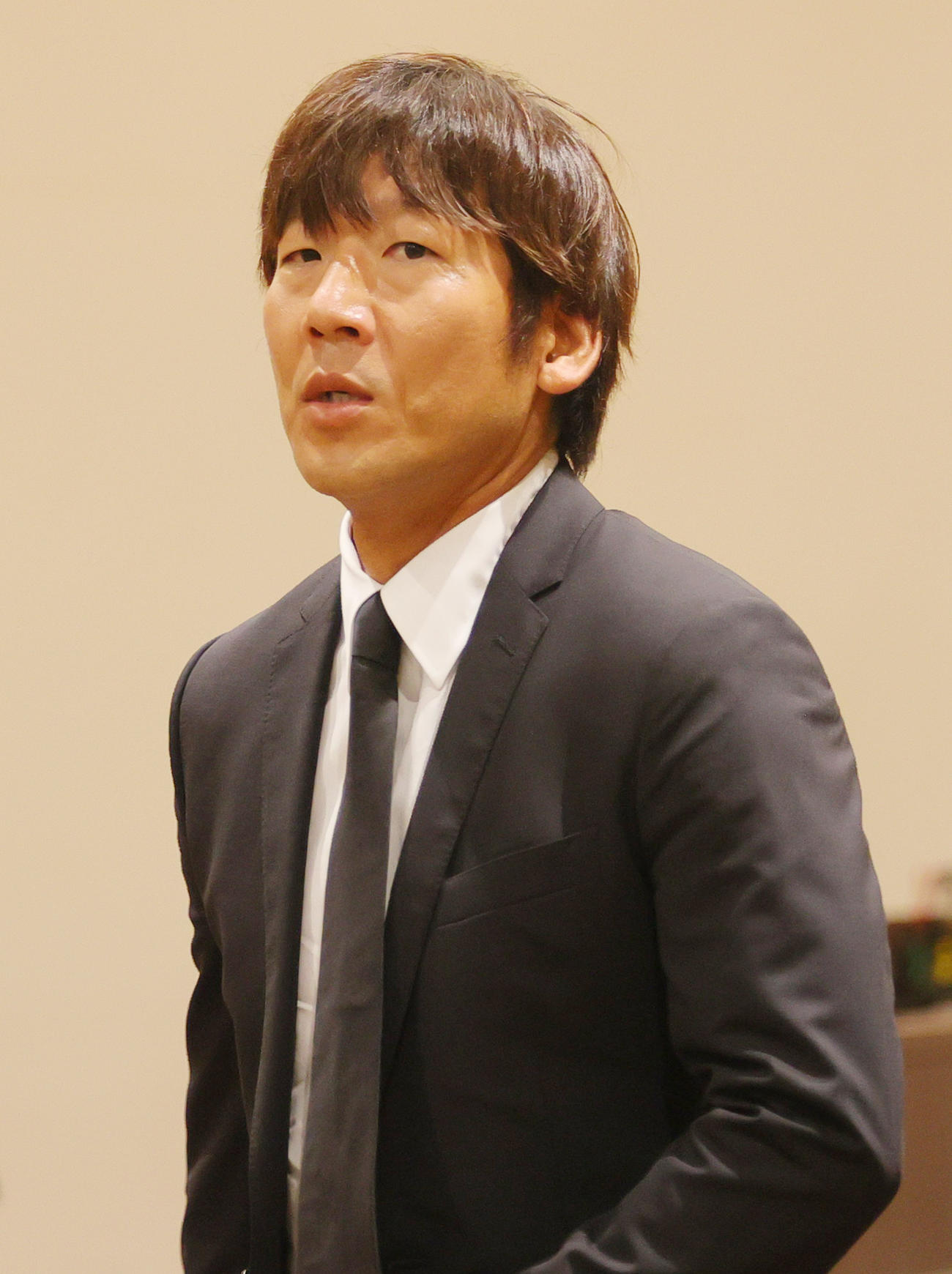 釜本邦茂さんの弔問に訪れた川崎Fの大黒コーチ（撮影・上山淳一）