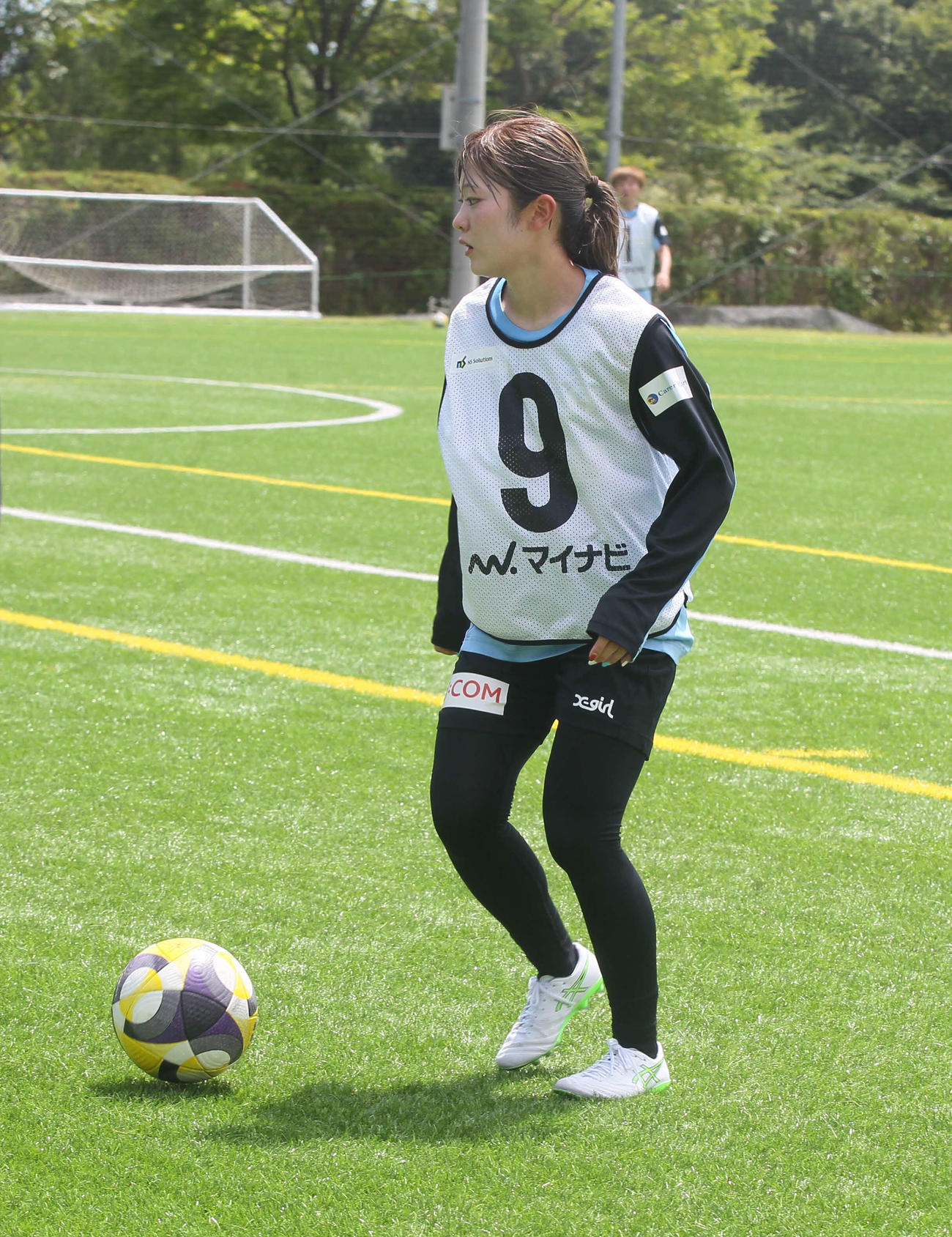 練習中、パスを狙うマイナビ仙台・MF遠藤（撮影・高橋香奈）