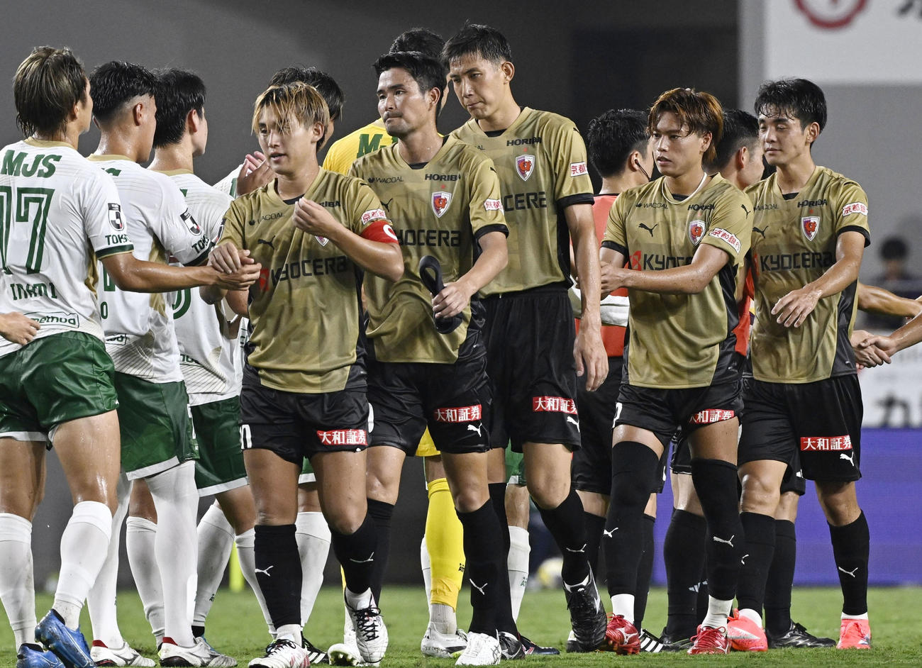 東京Vに勝利した京都イレブン（共同）