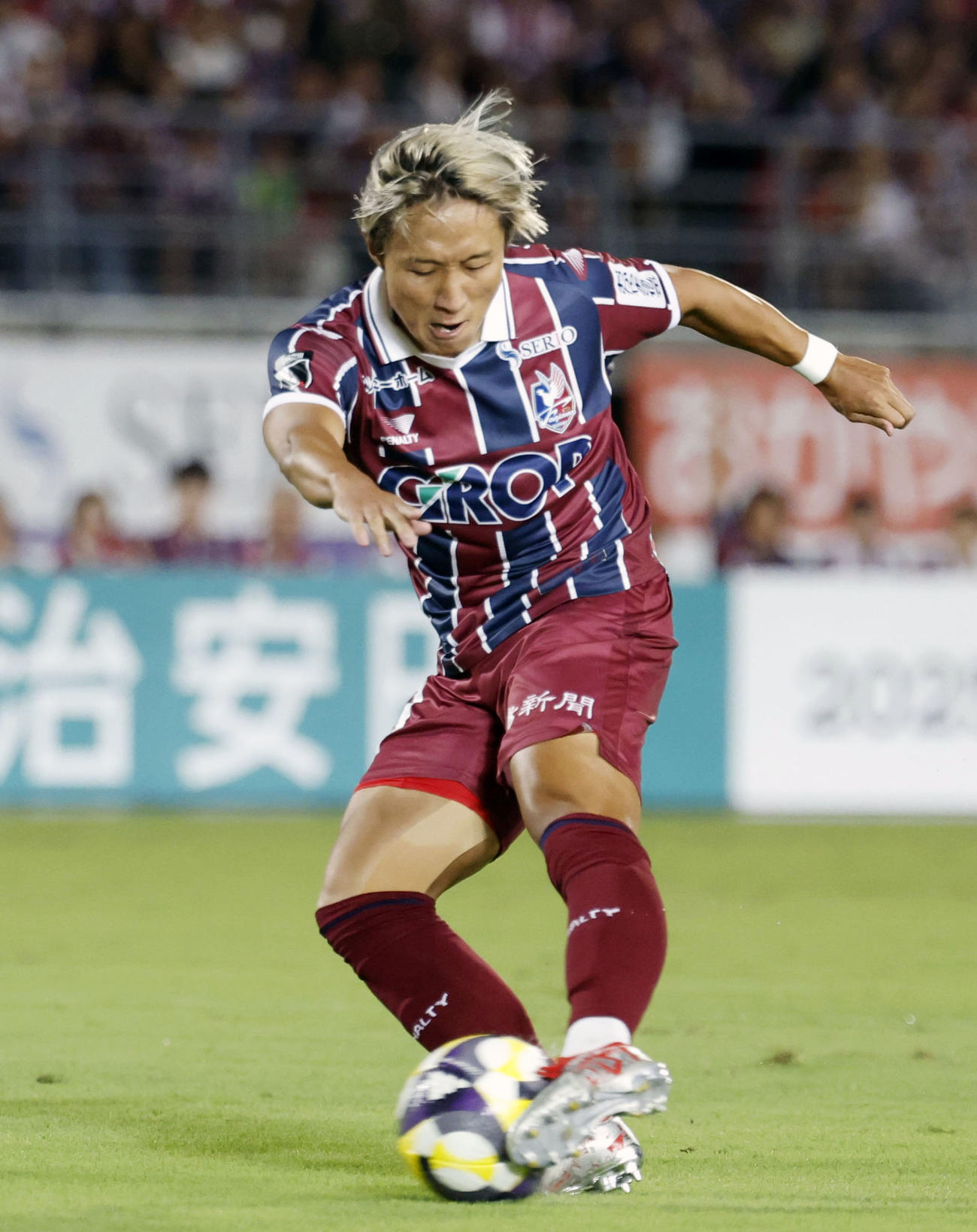 岡山―柏　前半、先制ゴールを決める岡山・岩渕