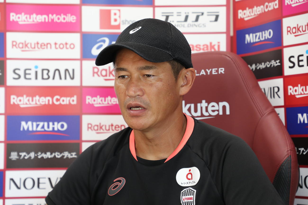 広島戦に向けたオンライン取材に応じる神戸の吉田監督（C）VISSEL KOBE
