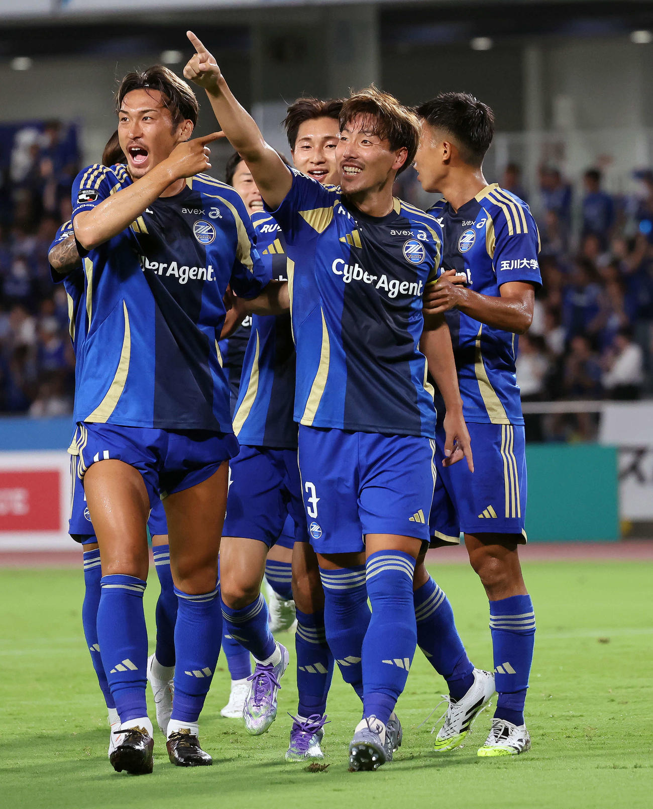 町田対G大阪　前半、先制のヘディングシュートを決め喜ぶ昌子（中央）（撮影・山本朝陽）