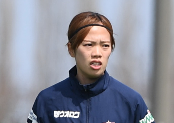 新潟レディースFW新堀華波（2025年4月撮影）