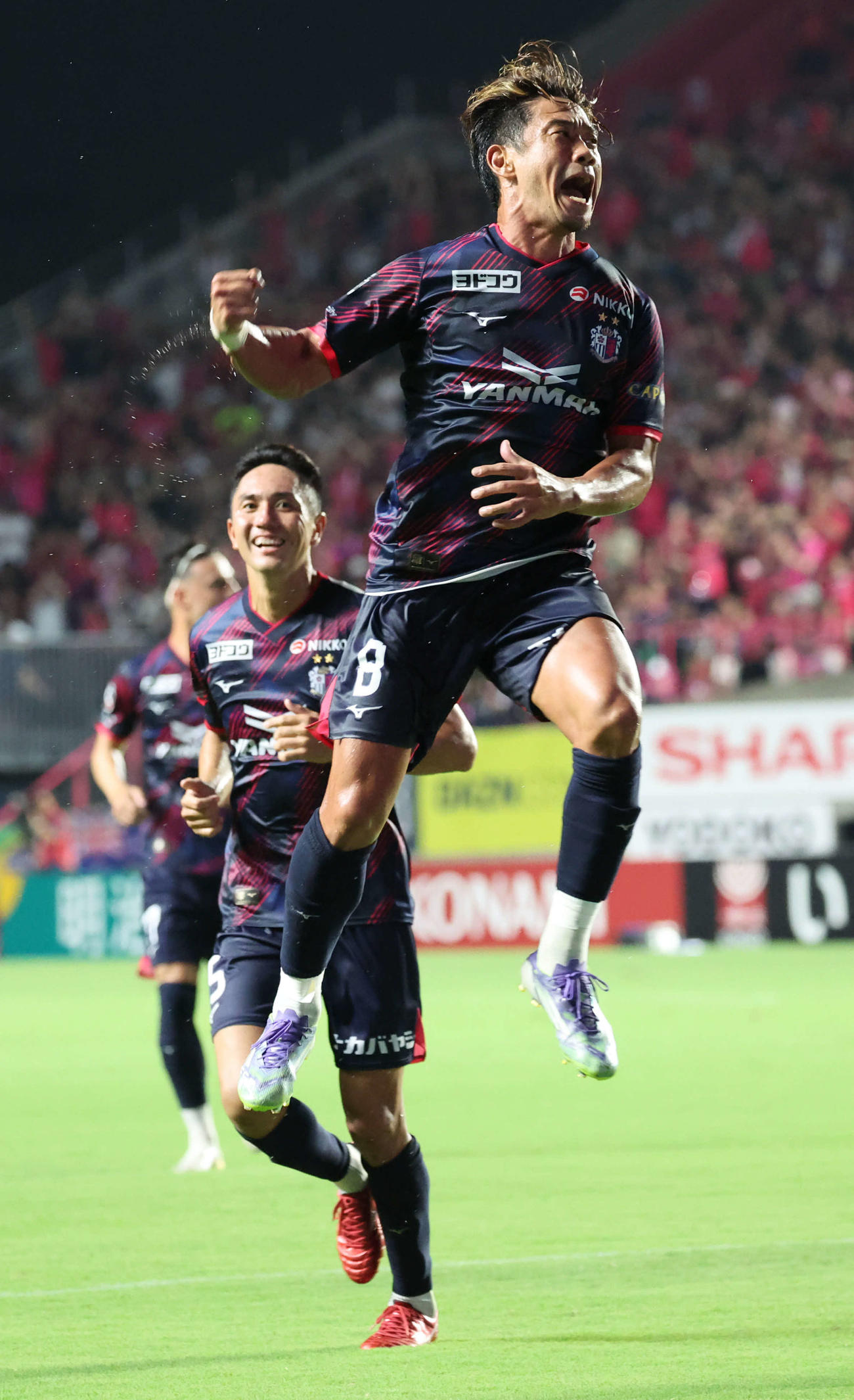 前半、ゴールを決めたC大阪香川はジャンプしてさけぶ（撮影・西尾就之）