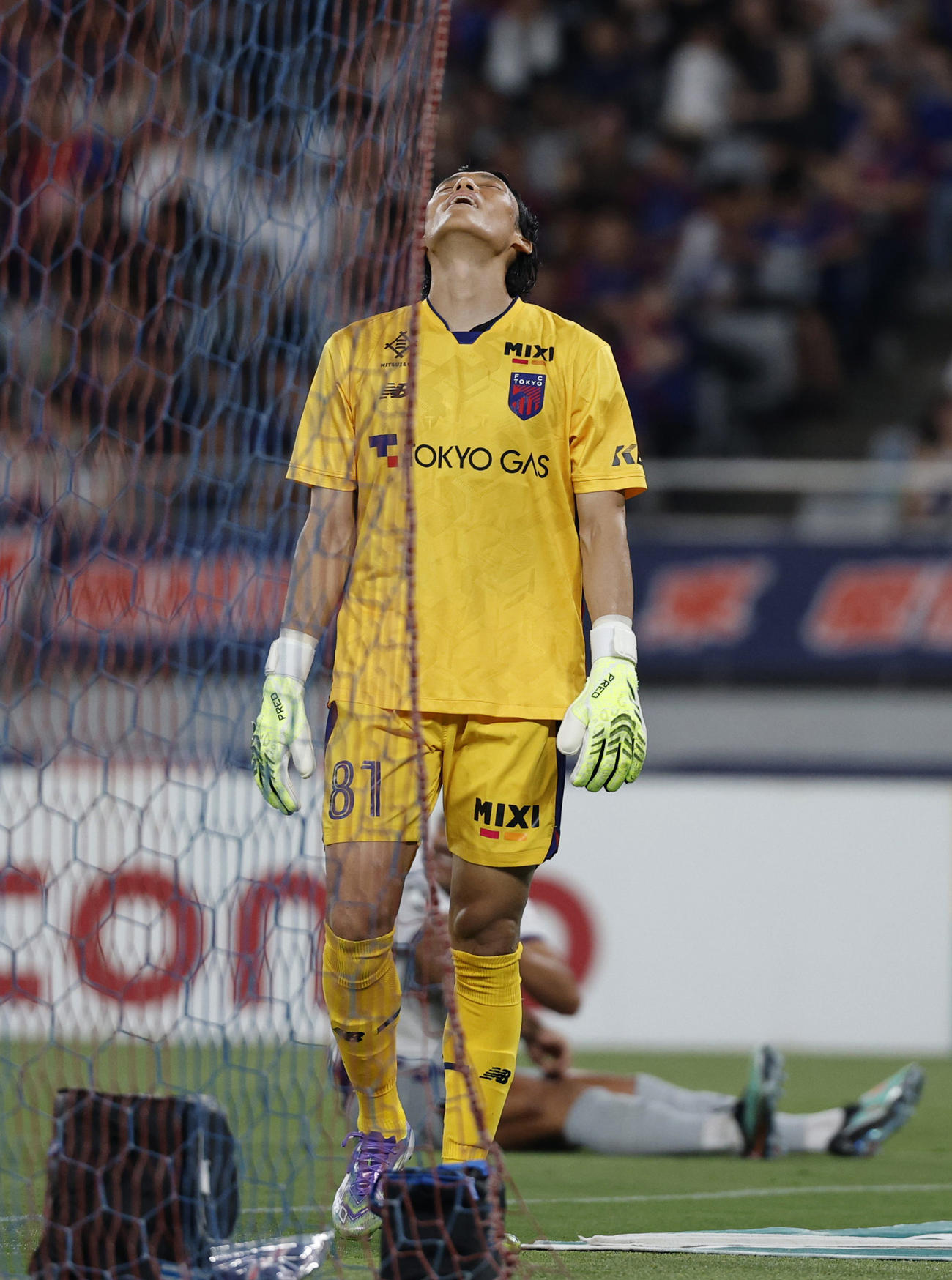 FC東京―京都　前半、京都にPKを与え、天を仰ぐFC東京・GK金承奎(共同)
