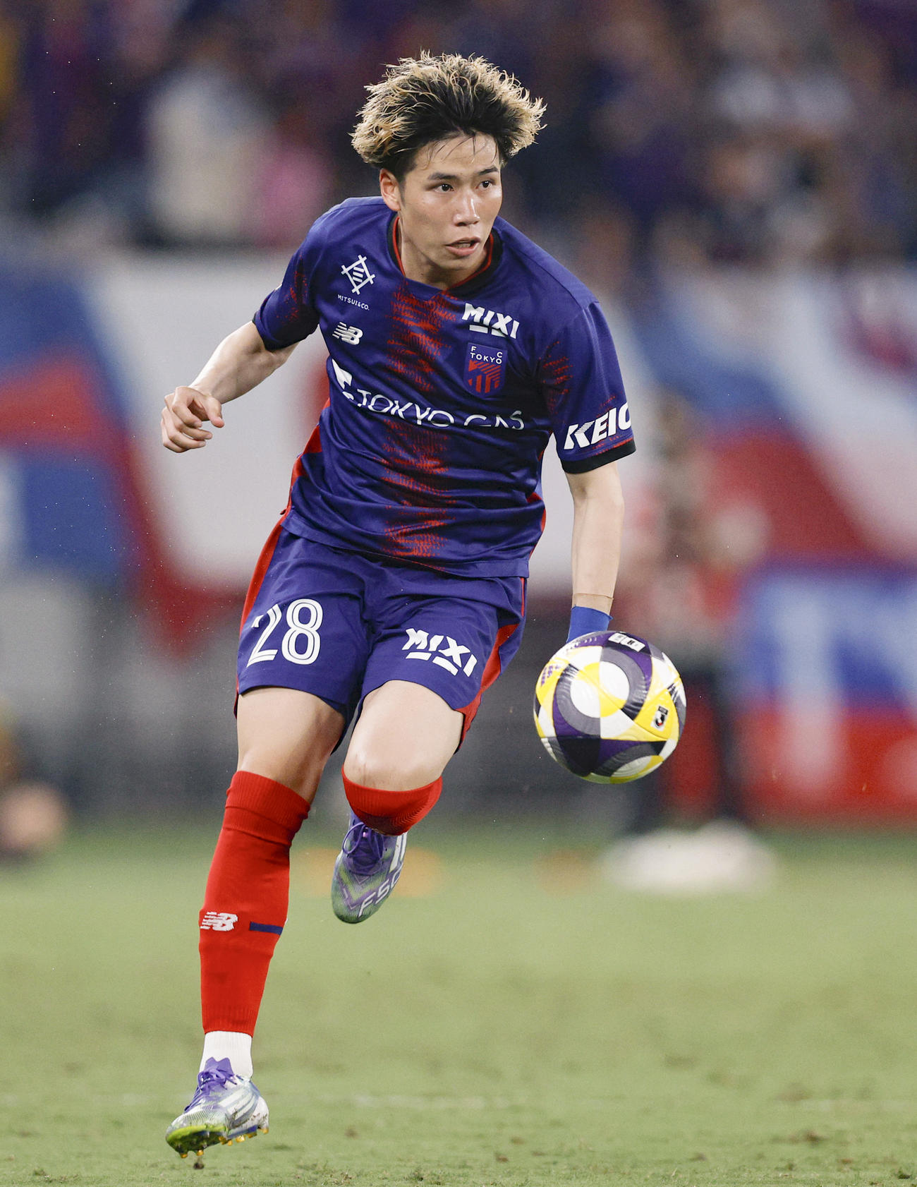 FC東京―京都　後半、攻め込むFC東京・野沢(共同)