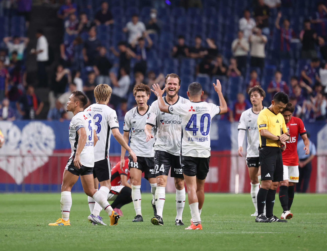 浦和対東京FC　勝利し喜ぶ東京FCメンバー（撮影・増田悦実）