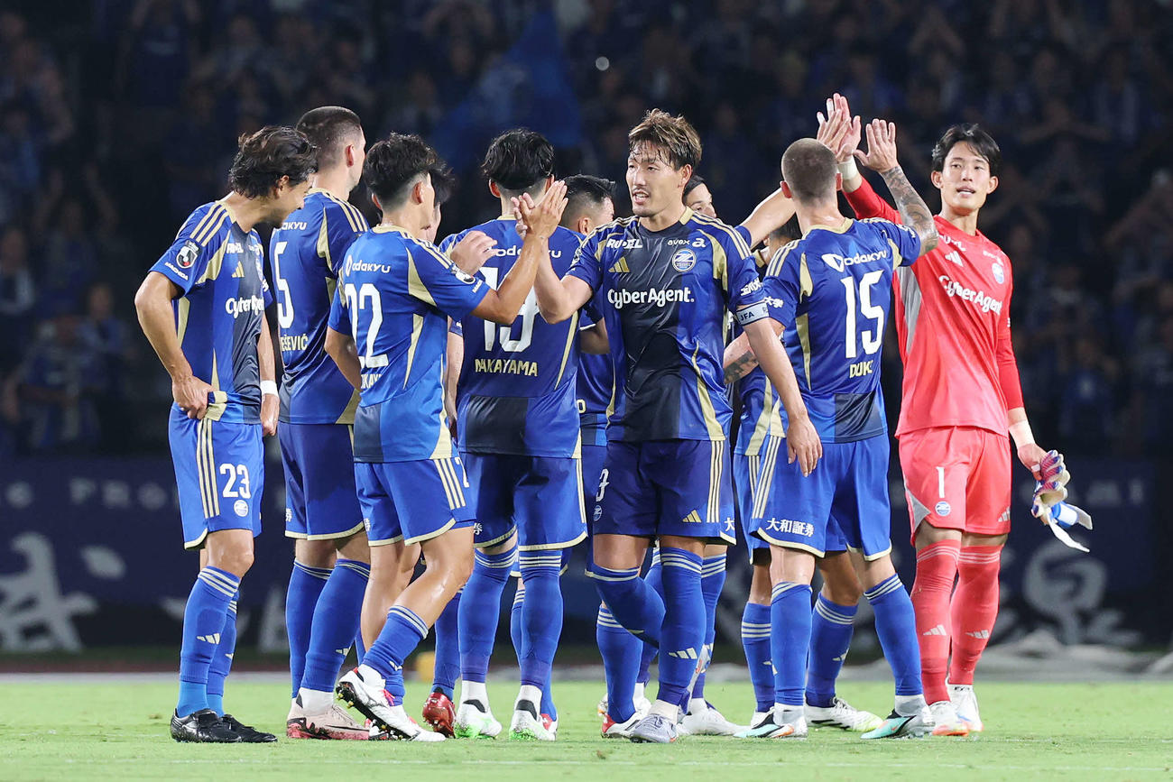 町田対鹿島　準決勝進出を決め喜ぶ町田の選手たち（撮影・宮地輝）