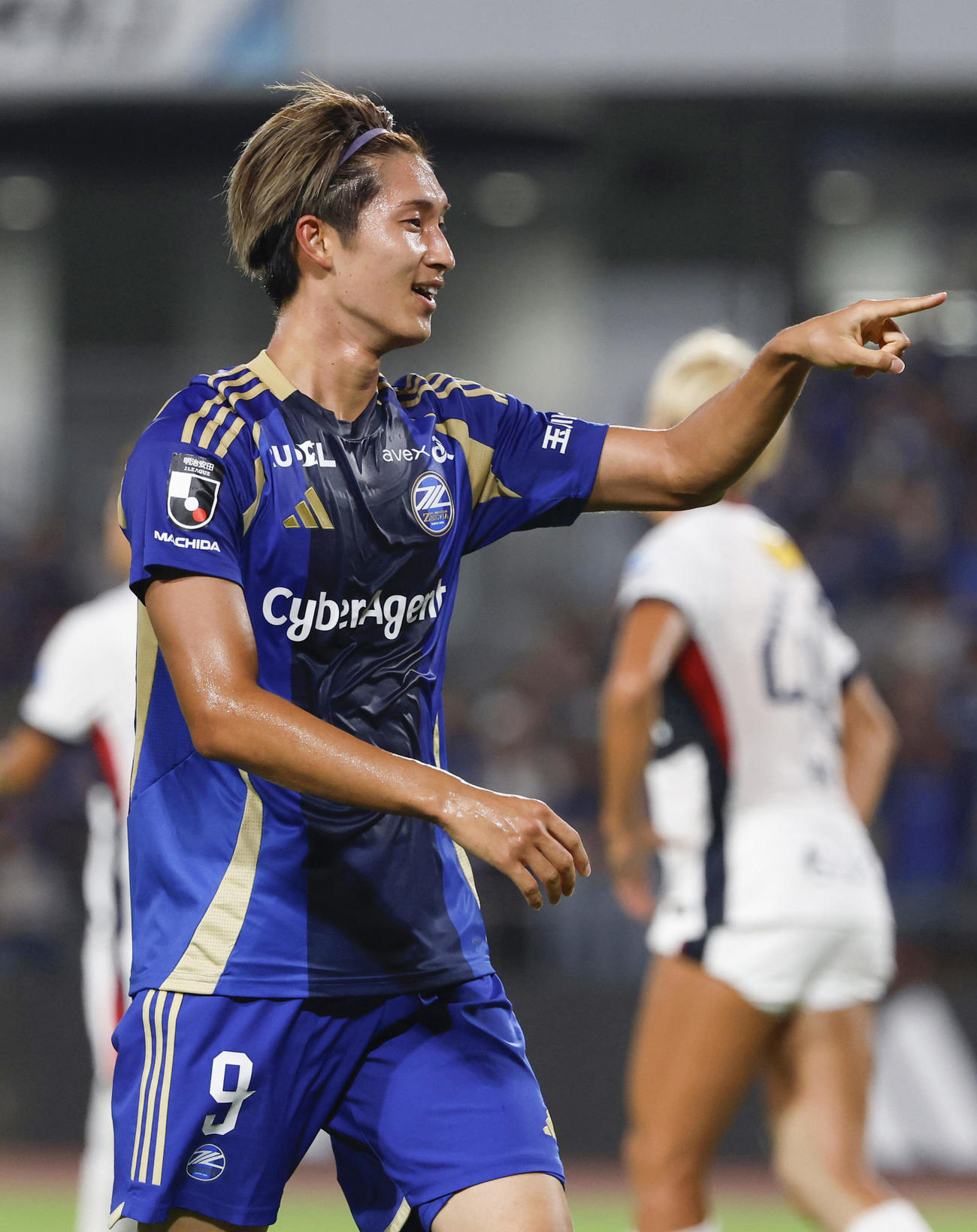 前半、チーム2点目のゴールを決め喜ぶ町田・藤尾（共同）