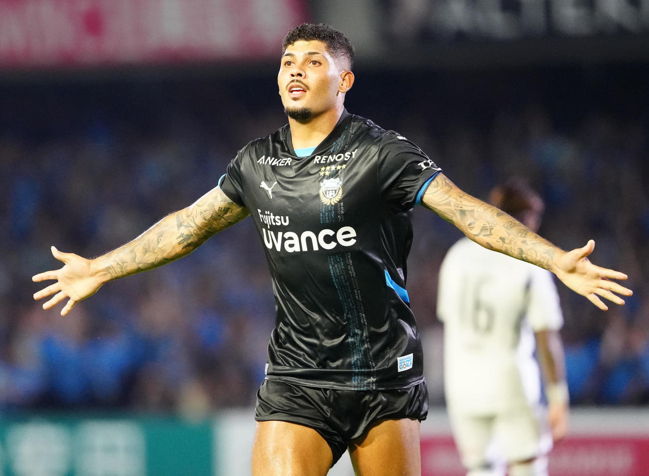 川崎F対町田　前半、ヘディングでゴールを決め、手を広げ歓喜する川崎Fエリソン（撮影・江口和貴）