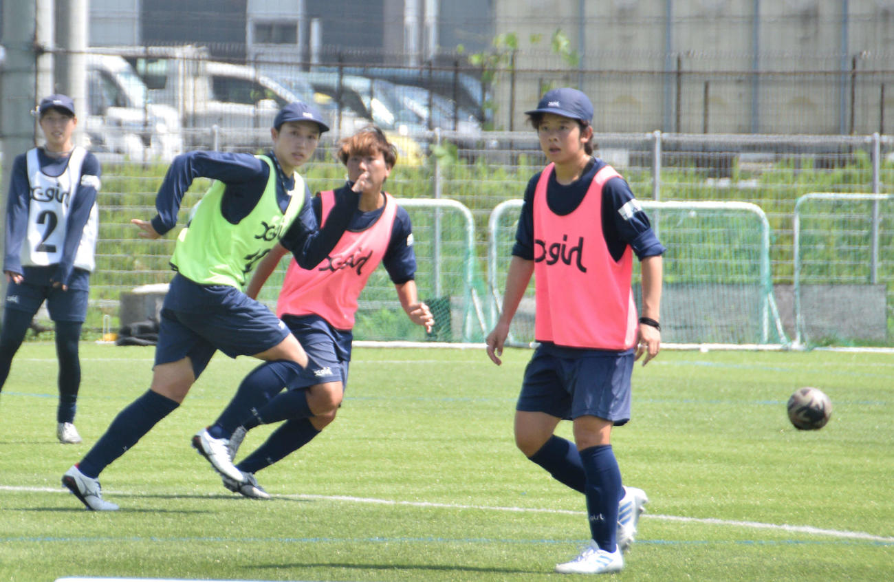 今季、産後復帰したちふれ埼玉の瀬野（左から2人目）（撮影・泉光太郎）