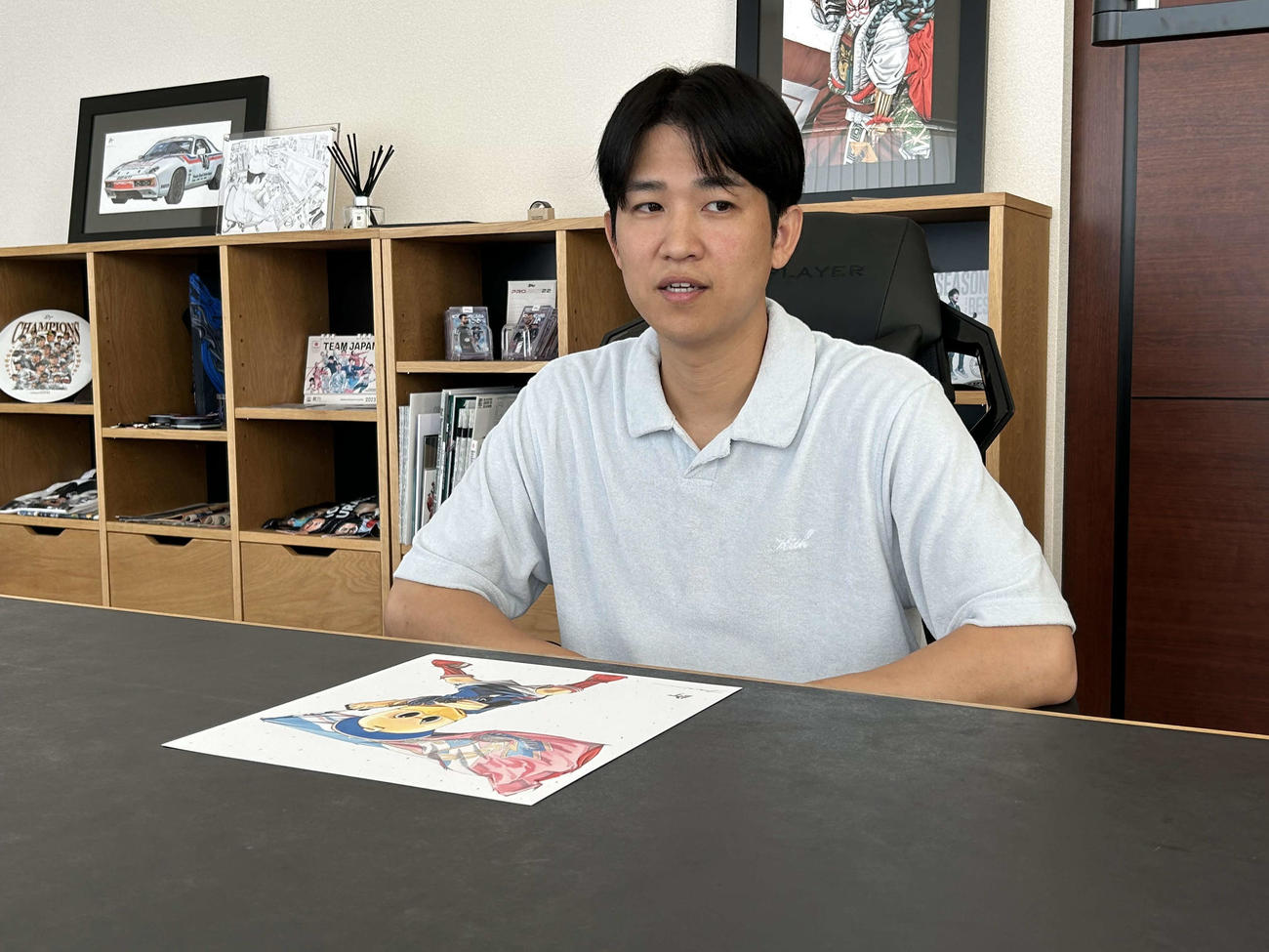 インタビューに応じる田村大さん