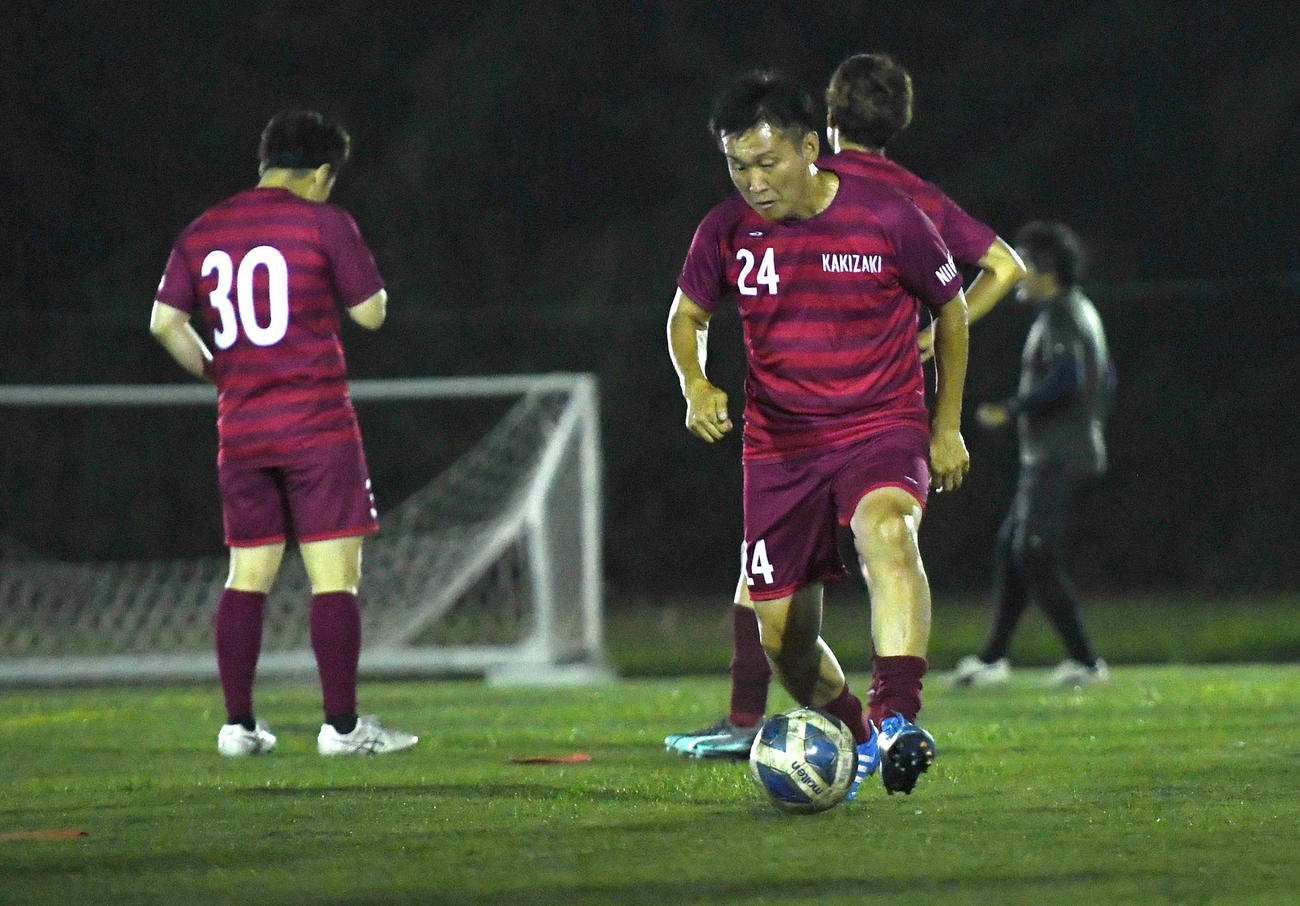 練習で汗を流す柿崎FCシニア（撮影・小林忠）