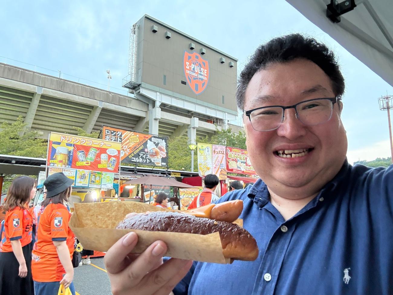 IAIスタジアム日本平で、ホットドッグなどスタジアムグルメを楽しめる