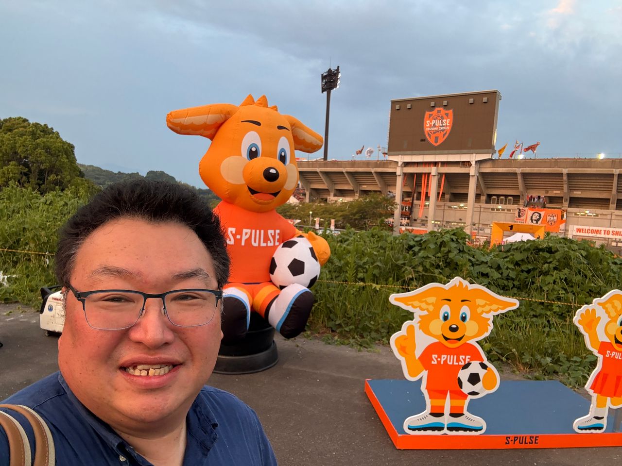 バスを降りると目の前でIAIスタジアム日本平が出迎えてくれる