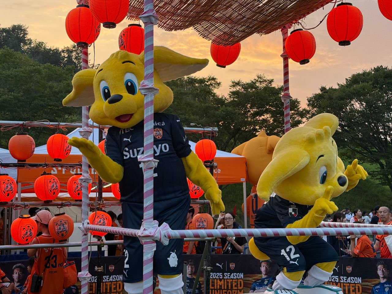 清水エスパルスのマスコット「パルちゃん」も試合開始前から盛り上げる