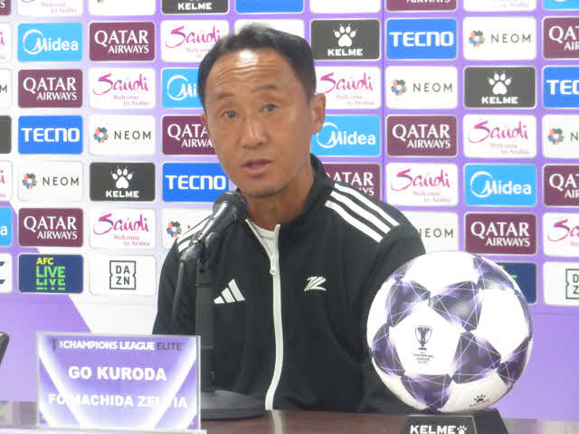 公式会見で回答する町田の黒田監督