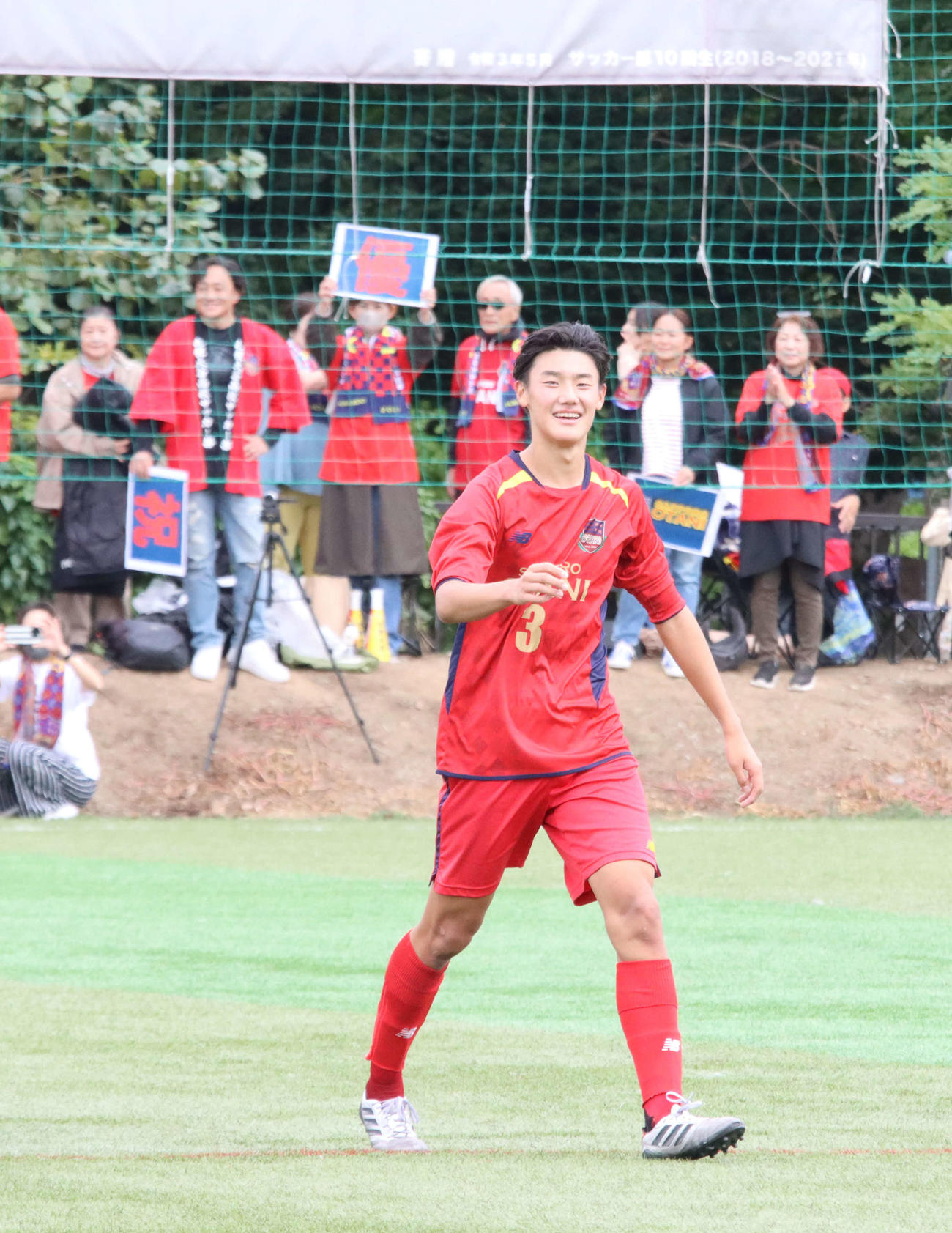 優勝が決まり笑顔を見せる札幌大谷の大石（撮影・保坂果那）