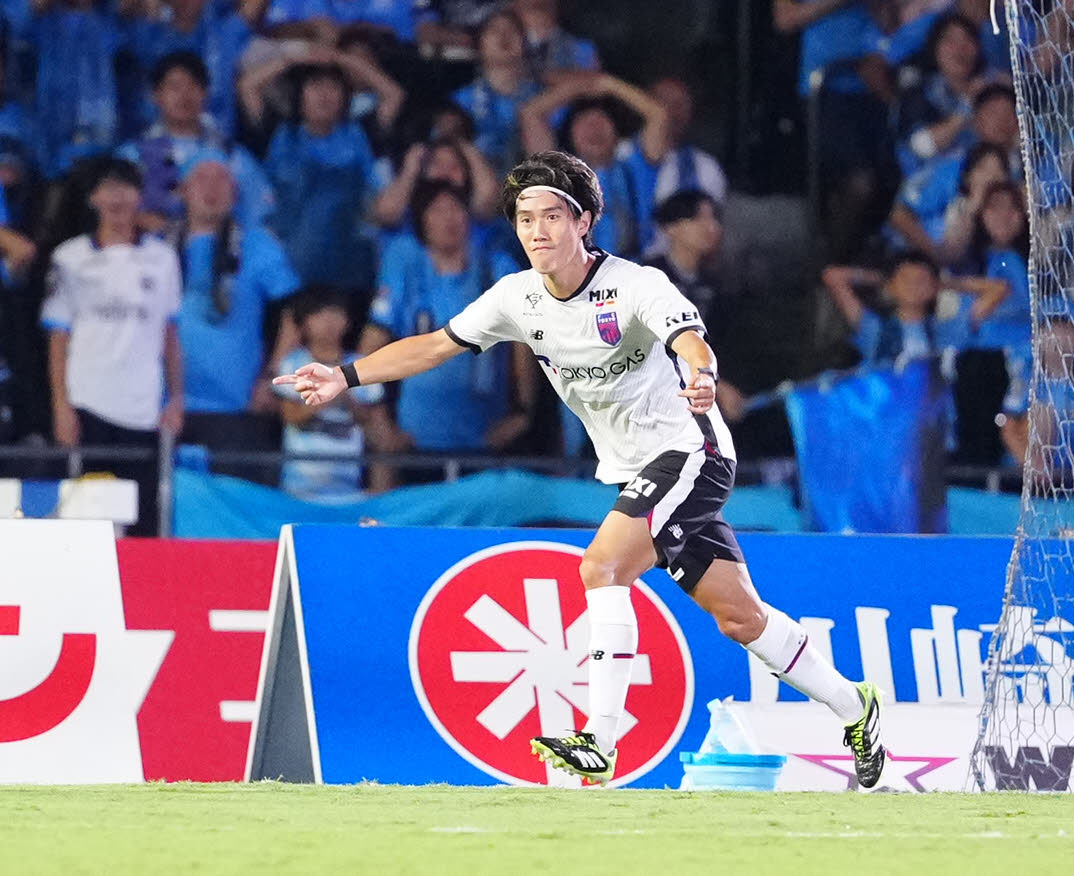 川崎F対東京　前半、先制ゴールを決め喜ぶ東京遠藤（撮影・江口和貴）