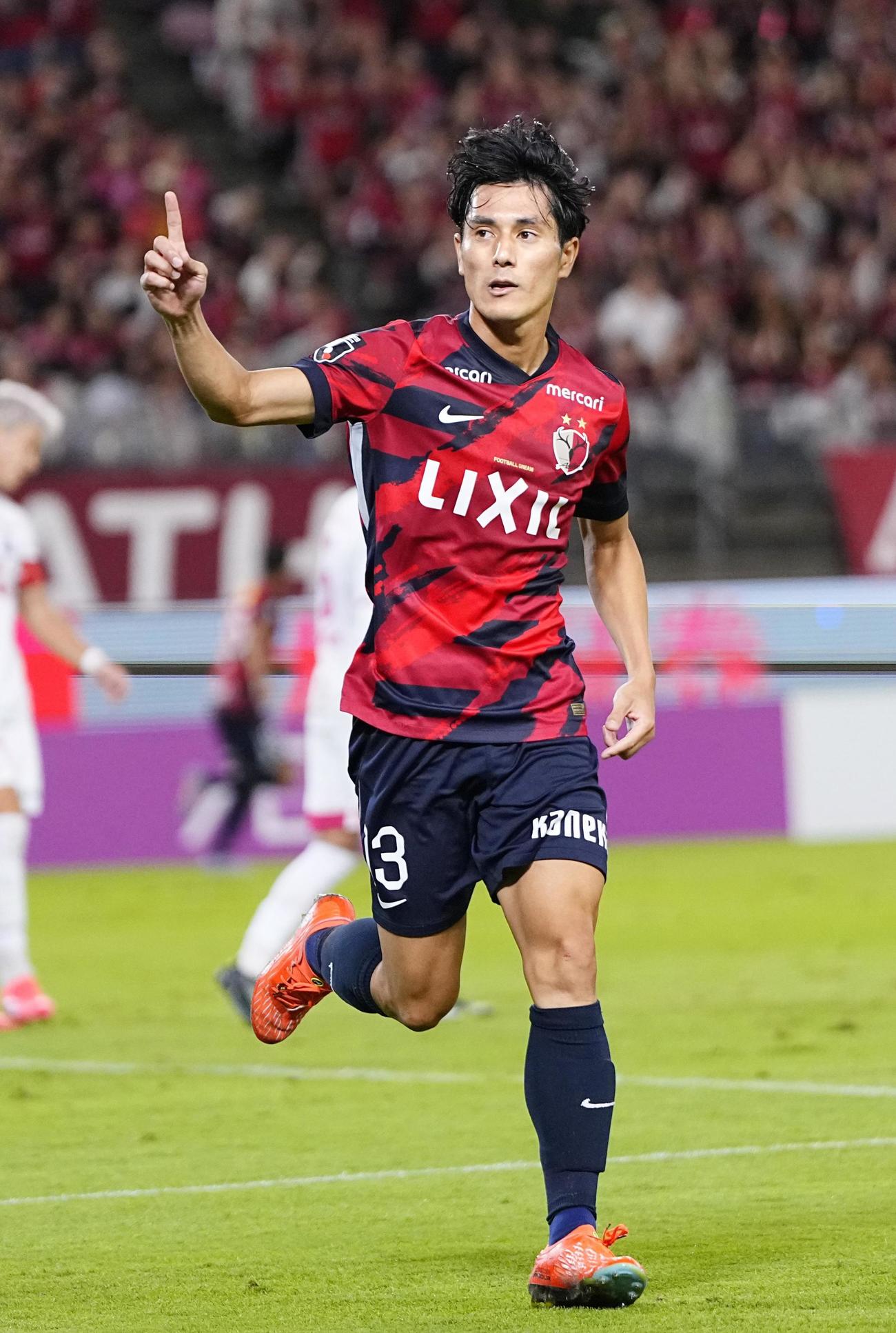 鹿島―C大阪　前半、同点ゴールを決め、駆け出す鹿島・知念（共同）