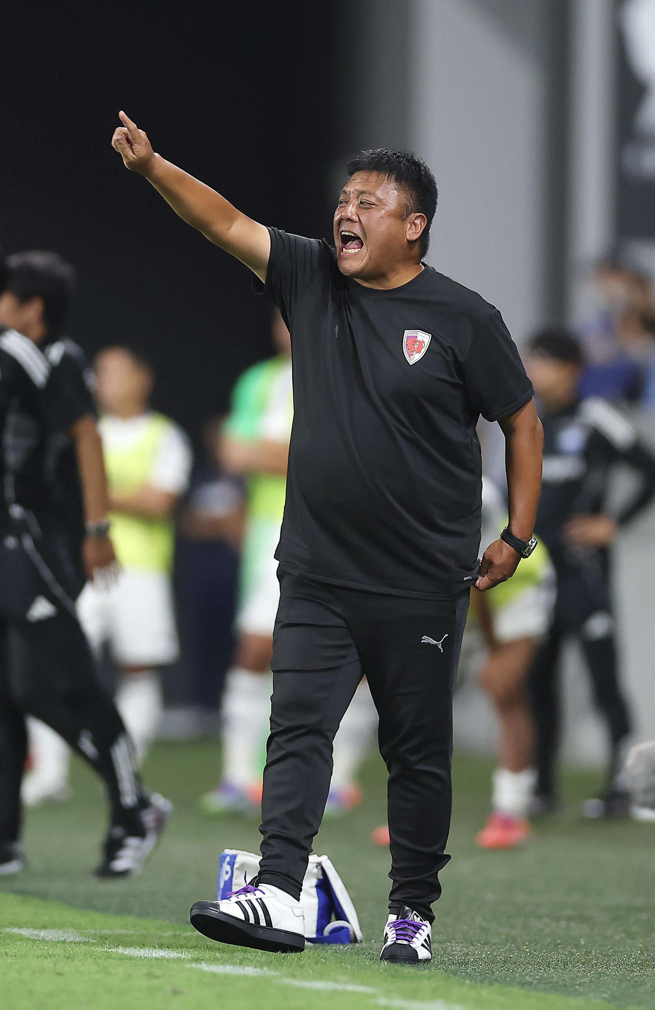 京都対町田　後半、指示を出す京都曺監督（撮影・前田充）