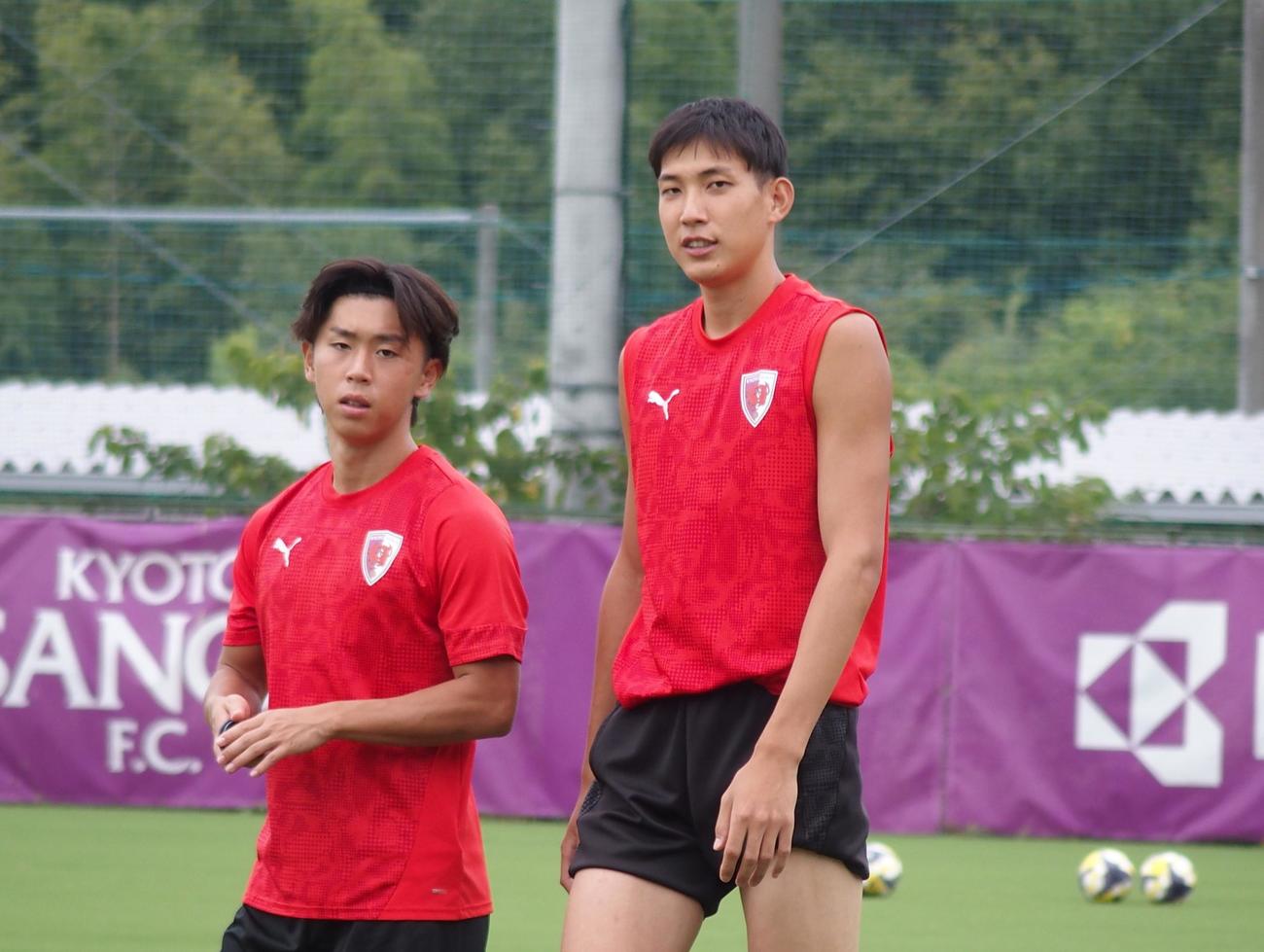 京都FW原（右）とMF中野（撮影・永田淳）