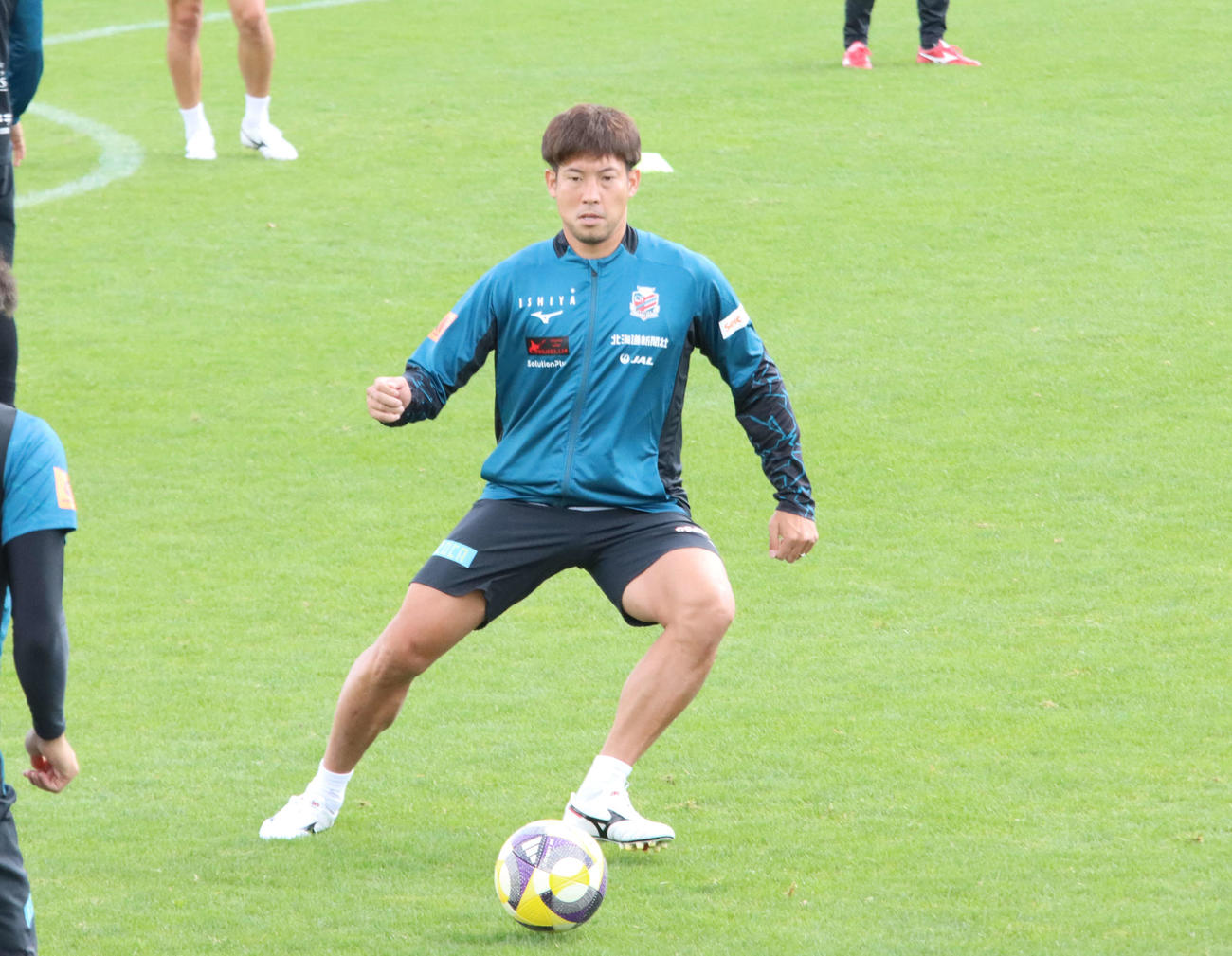 仙台戦前日練習に参加する札幌深井（撮影・保坂果那）