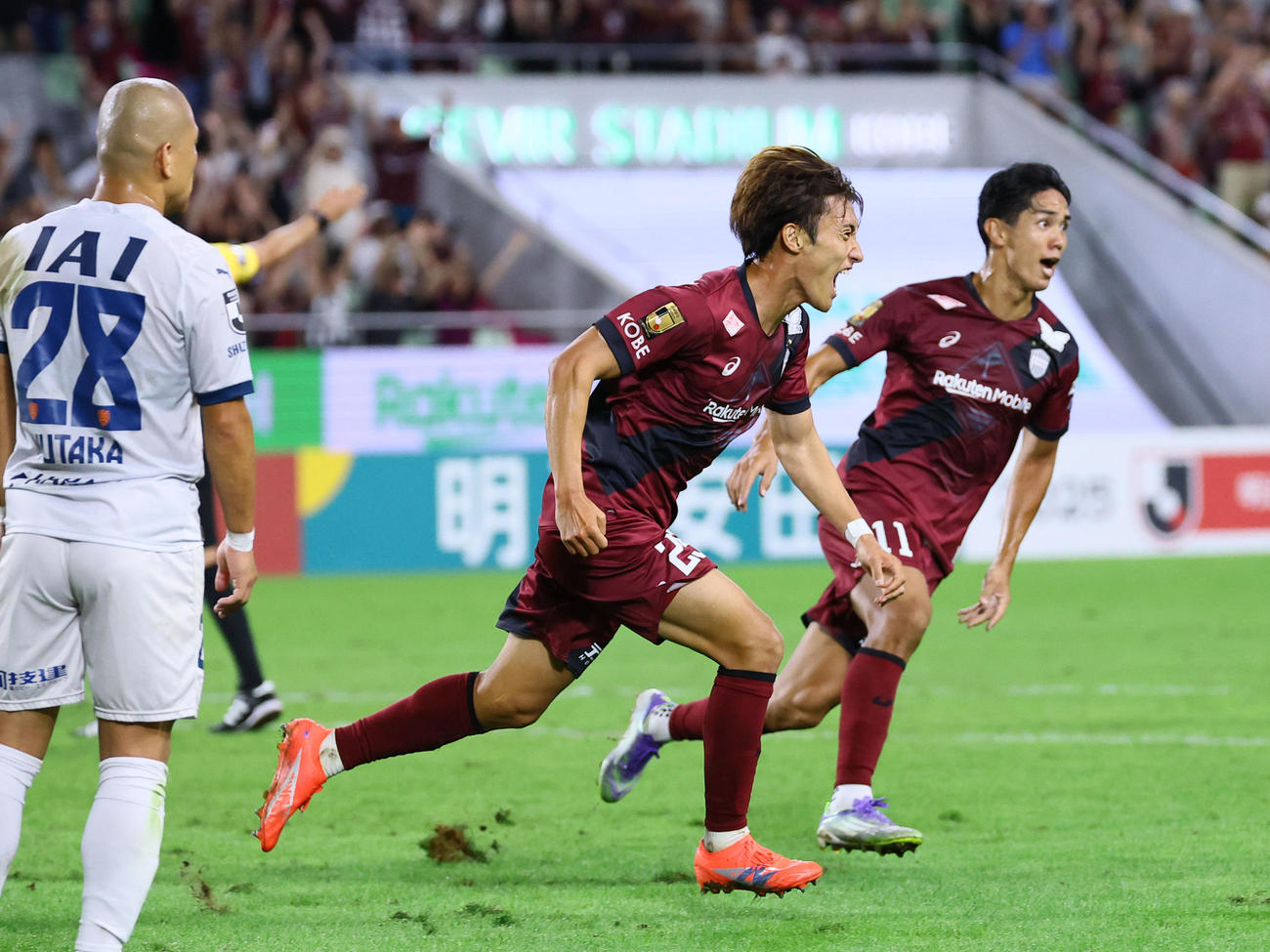 神戸対清水　後半、同点ゴールを決め駆けだす神戸鍬先（撮影・藤尾明華）