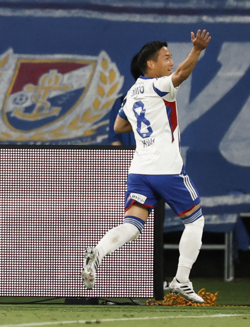 FC東京―横浜M　後半、先制ゴールを決め、駆け出す横浜M・喜田（共同）