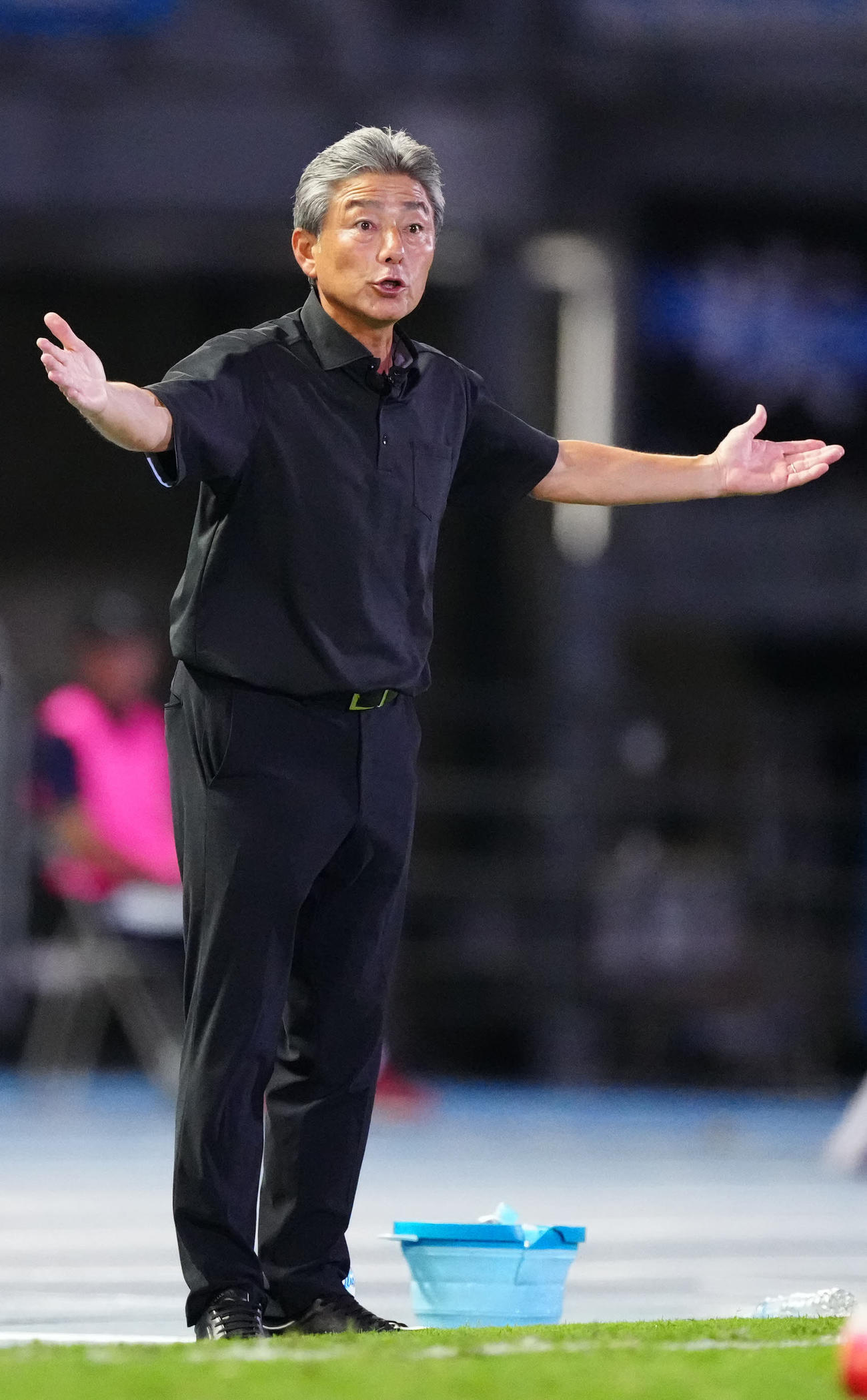 川崎F対柏　前半、アピールする川崎F長谷部監督（撮影・江口和貴）