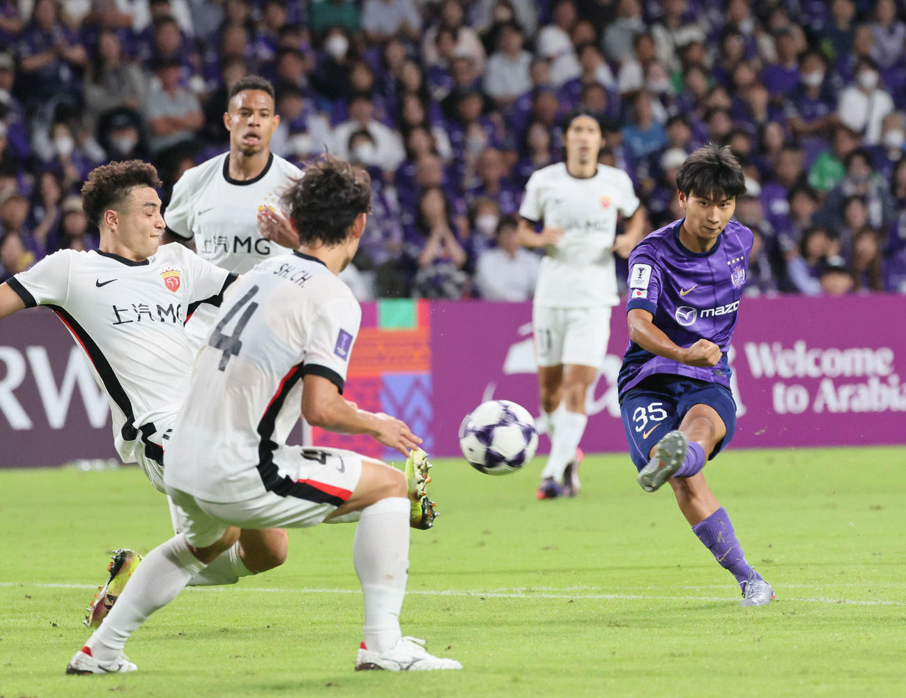 広島対上海海港　後半　広島中島のシュートは決まらず（撮影・加藤孝規）