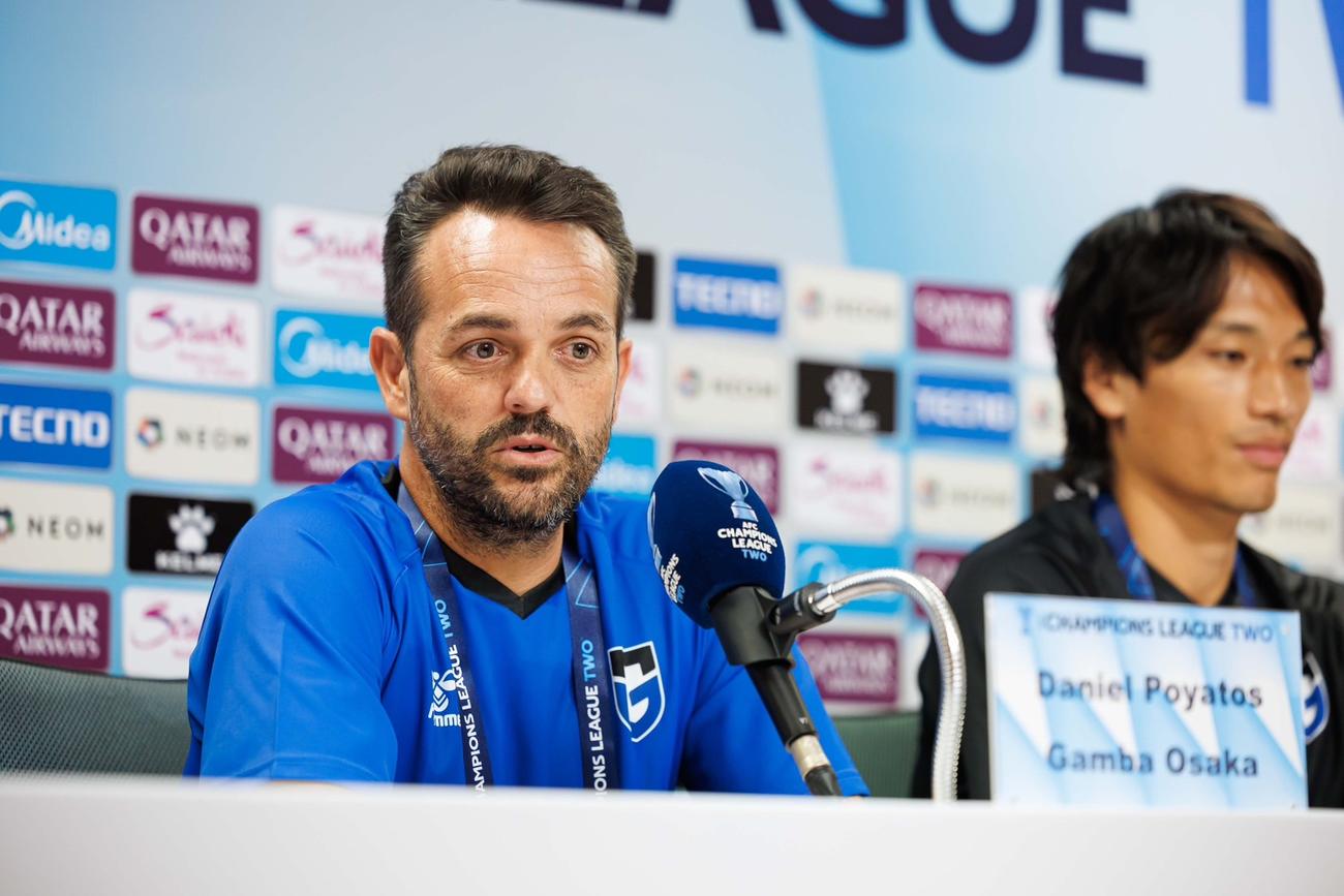 ACL2ラチャブリ戦の公式会見に出席した（左から）G大阪ポヤトス監督、DF中谷（C）GAMBAOSAKA