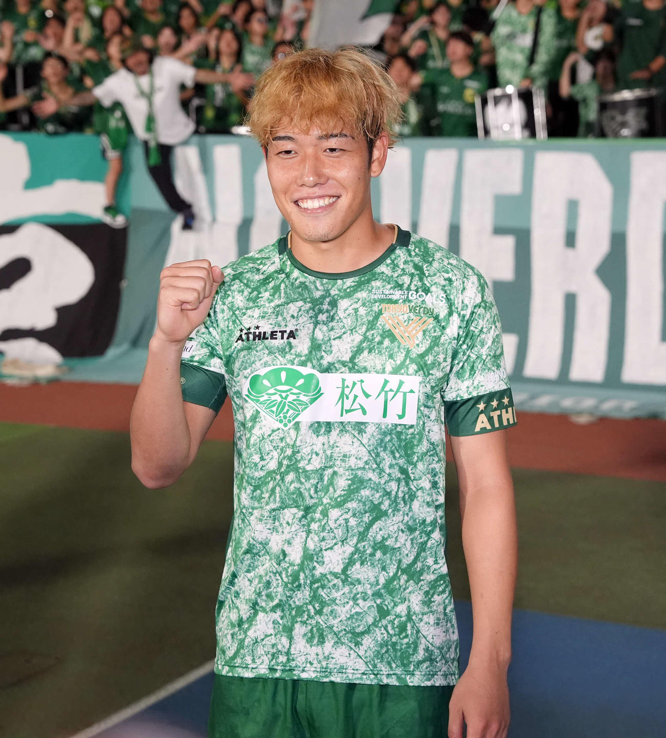 湘南対東京V　湘南に勝利しガッツポーズをする東京V染野（撮影・小島史椰）