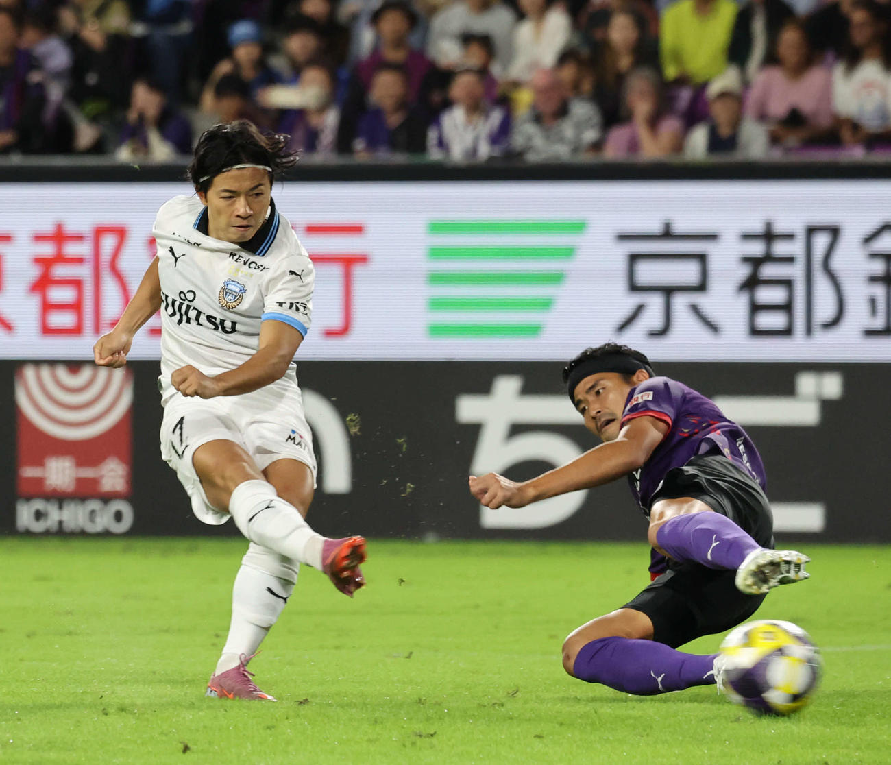 京都対川崎F　前半、先制ゴールを決める川崎F伊藤（撮影・西尾就之）