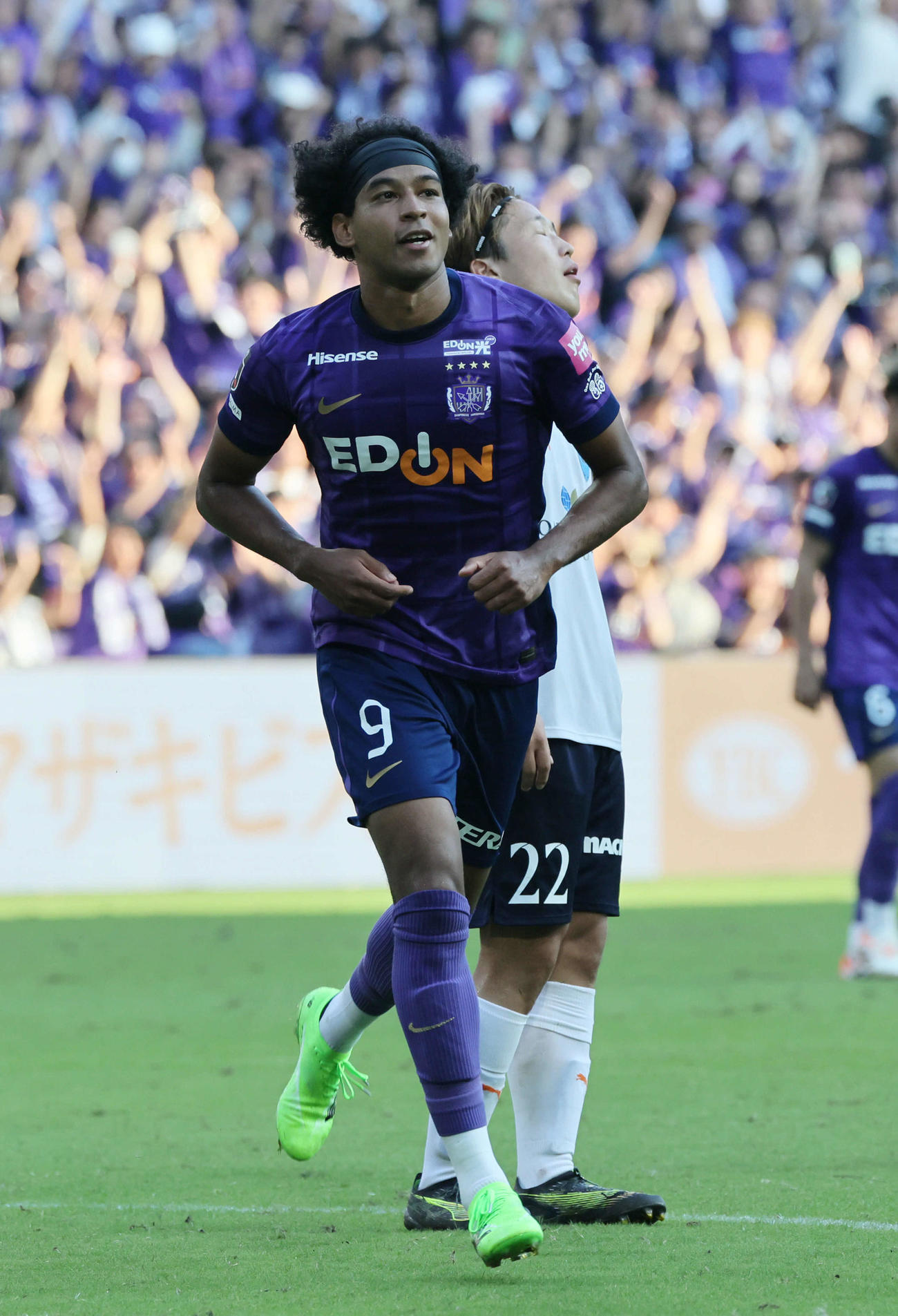 広島対横浜FC　後半　広島ジャーメインは勝ち越しのシュートを決める（撮影・加藤孝規）