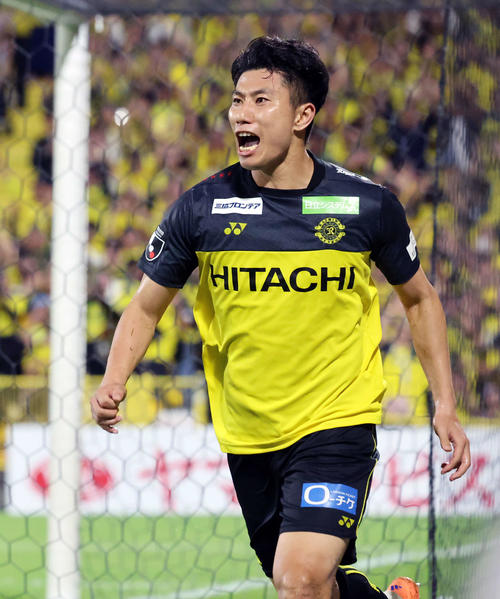 柏対川崎F　後半、本日自身2点目となるゴールを決め雄たけびを上げる柏細谷（撮影・山本朝陽）