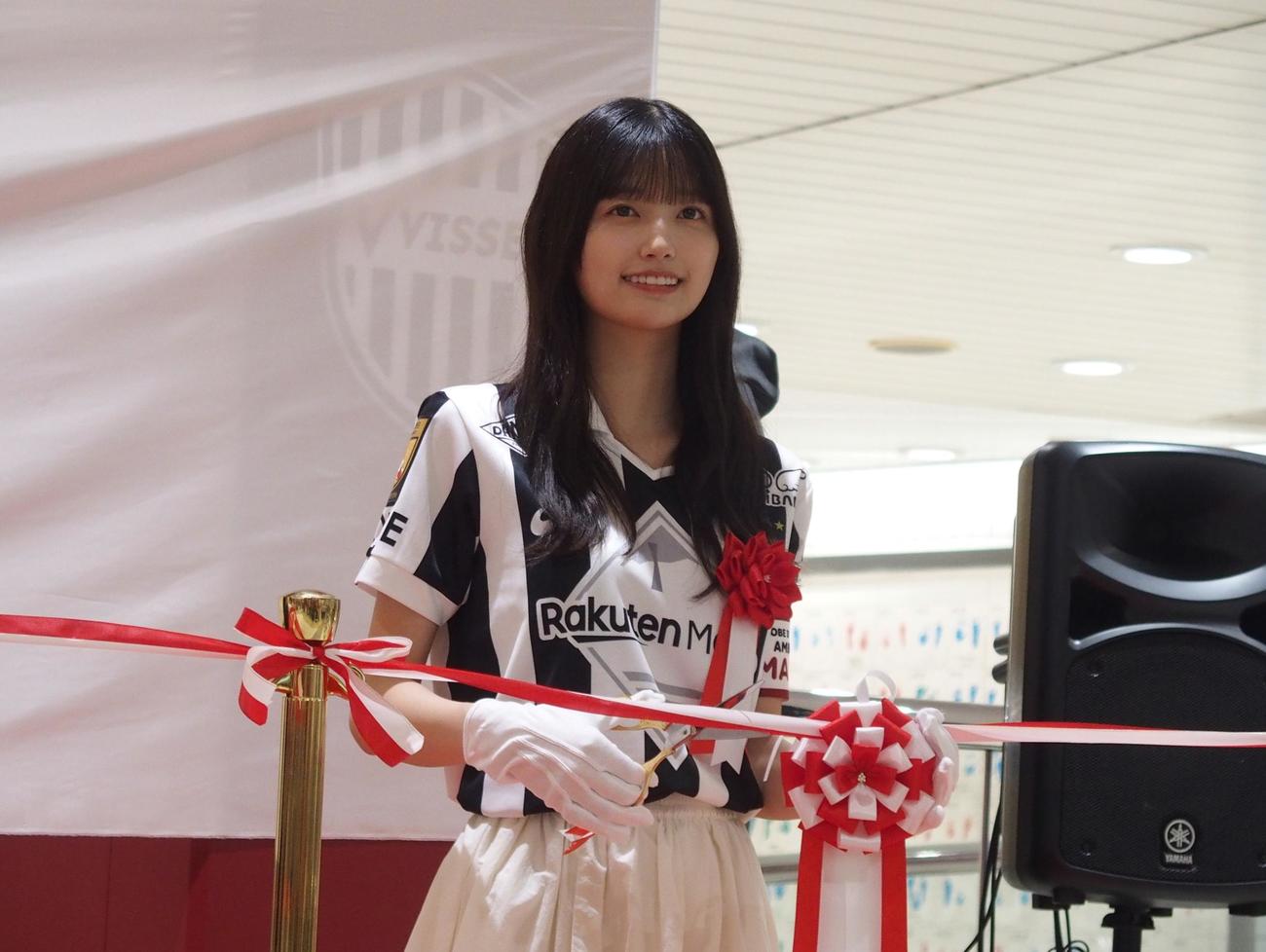 新ラッピングお披露目式に参加した乃木坂46・五百城茉央